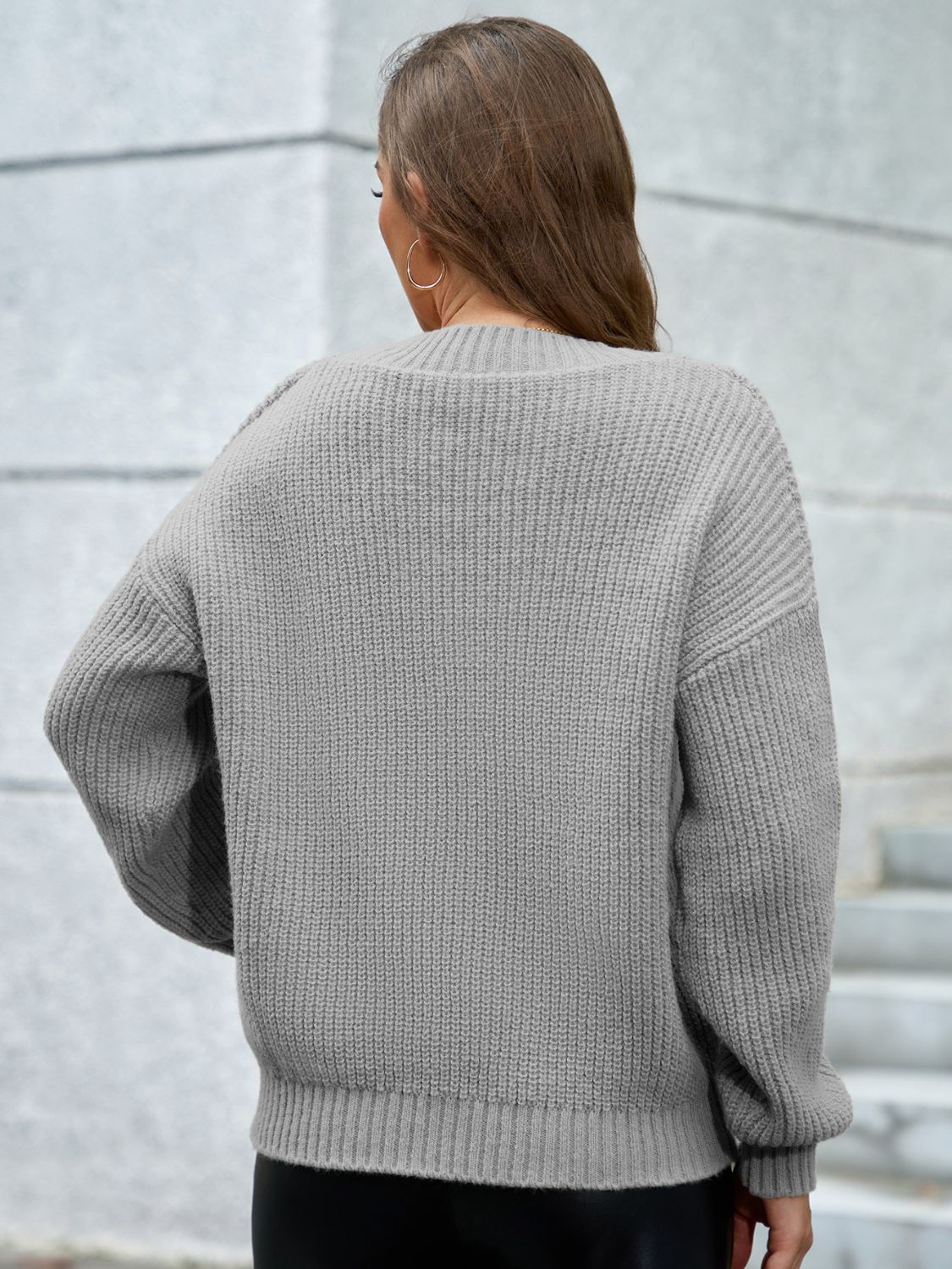 Gisela | Long-sleeved sweater with a V-neck and dropped shoulders