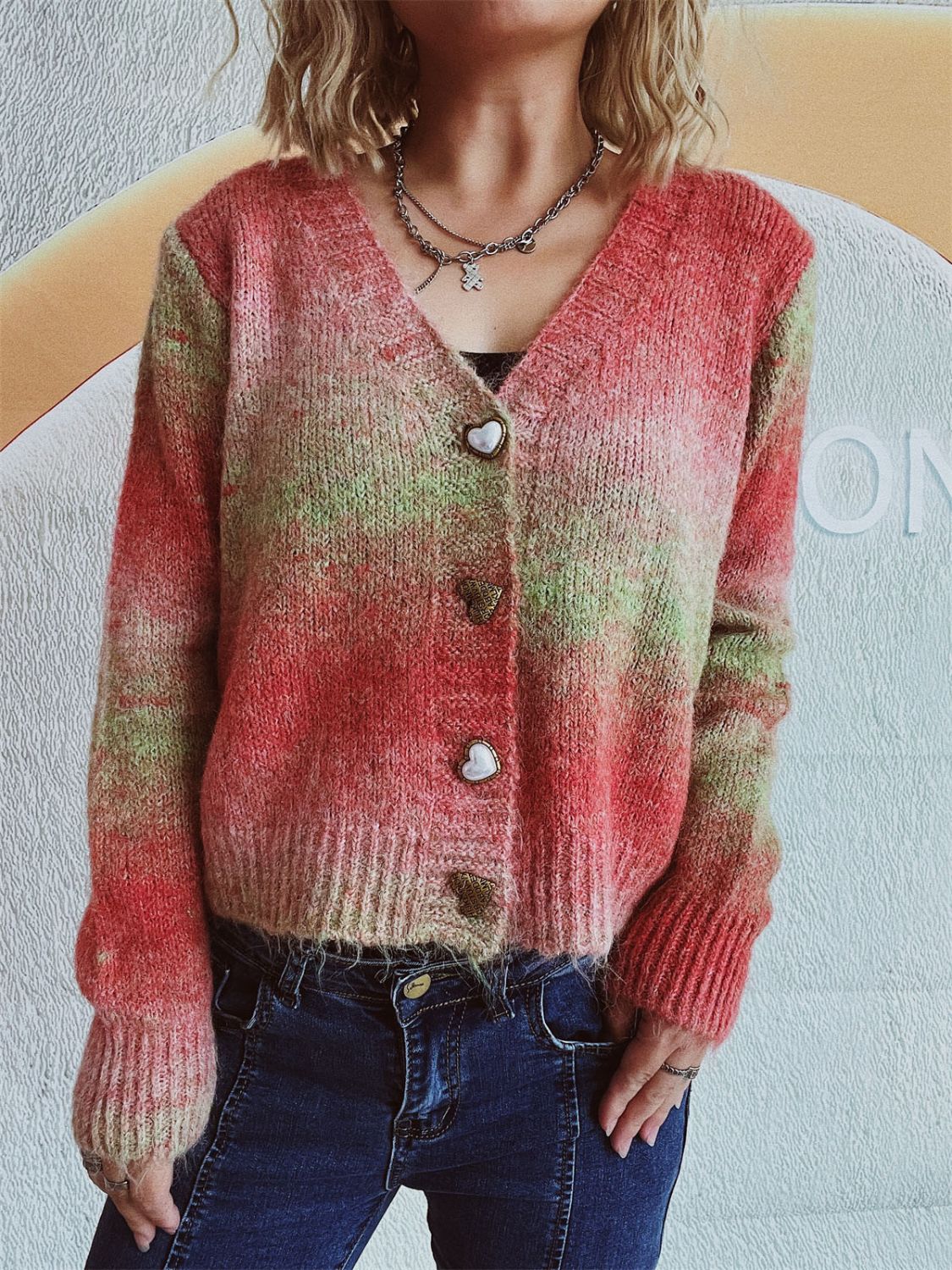 Estela | V-neck cardigan with gradient heart-shaped buttons