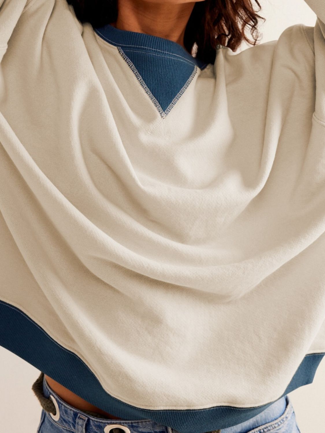 Ilona | Contrasting long-sleeved sweatshirt with dropped shoulders