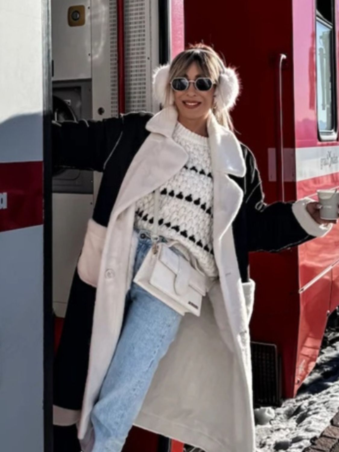 Clara | Contrasting long-sleeved sweater with a crew neck