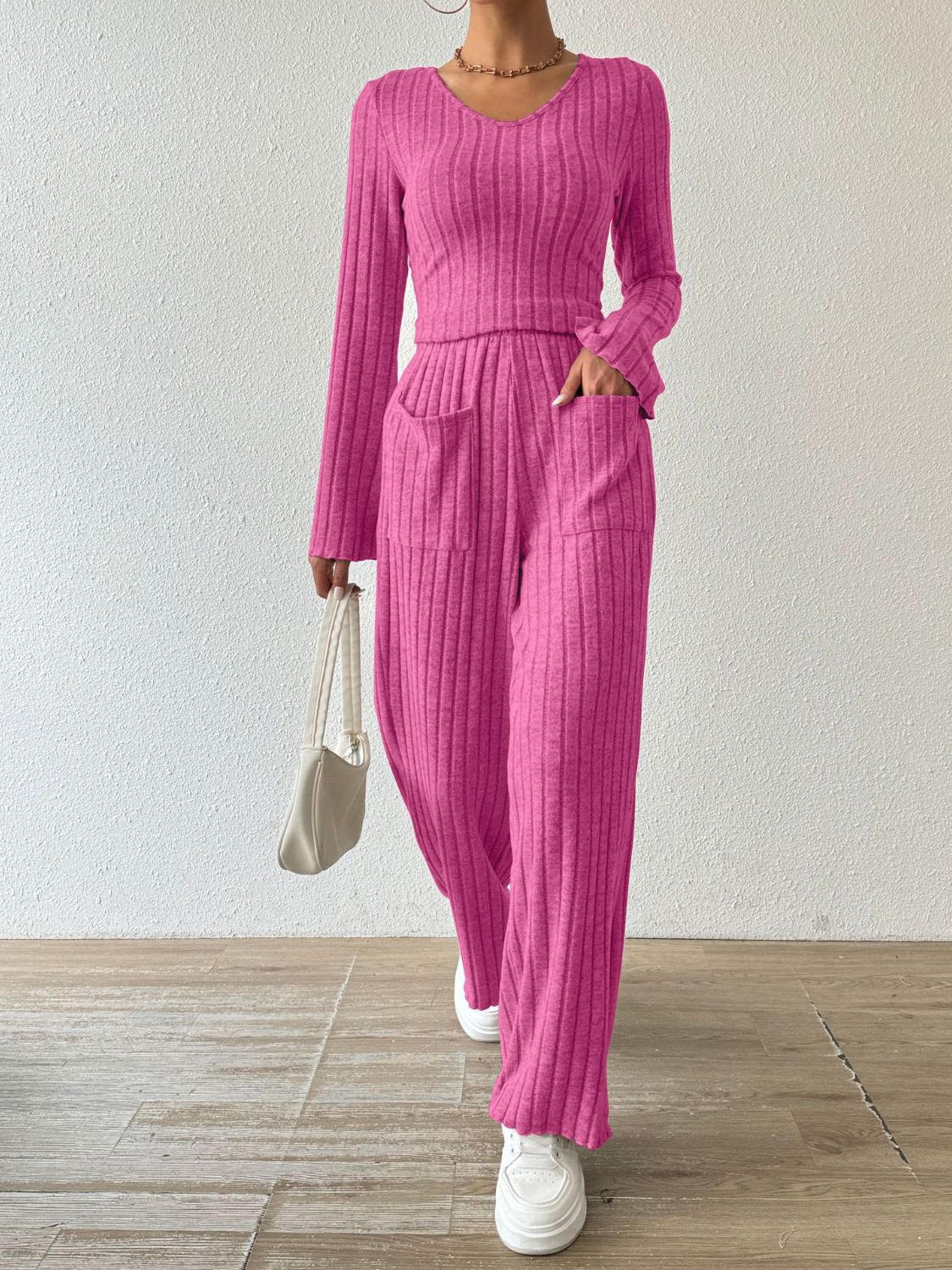 Rocio | Set consisting of a ribbed long-sleeved V-neck shirt and trousers with pockets