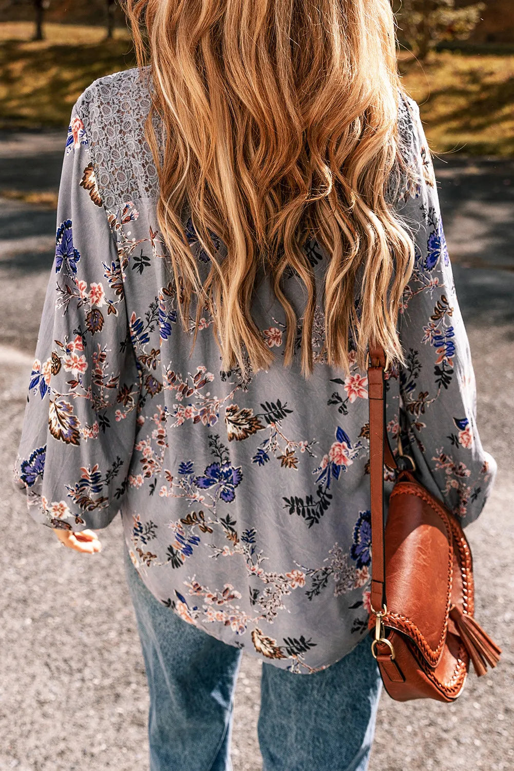 Hilda | Blouse with lace detail and V-neck and balloon sleeves