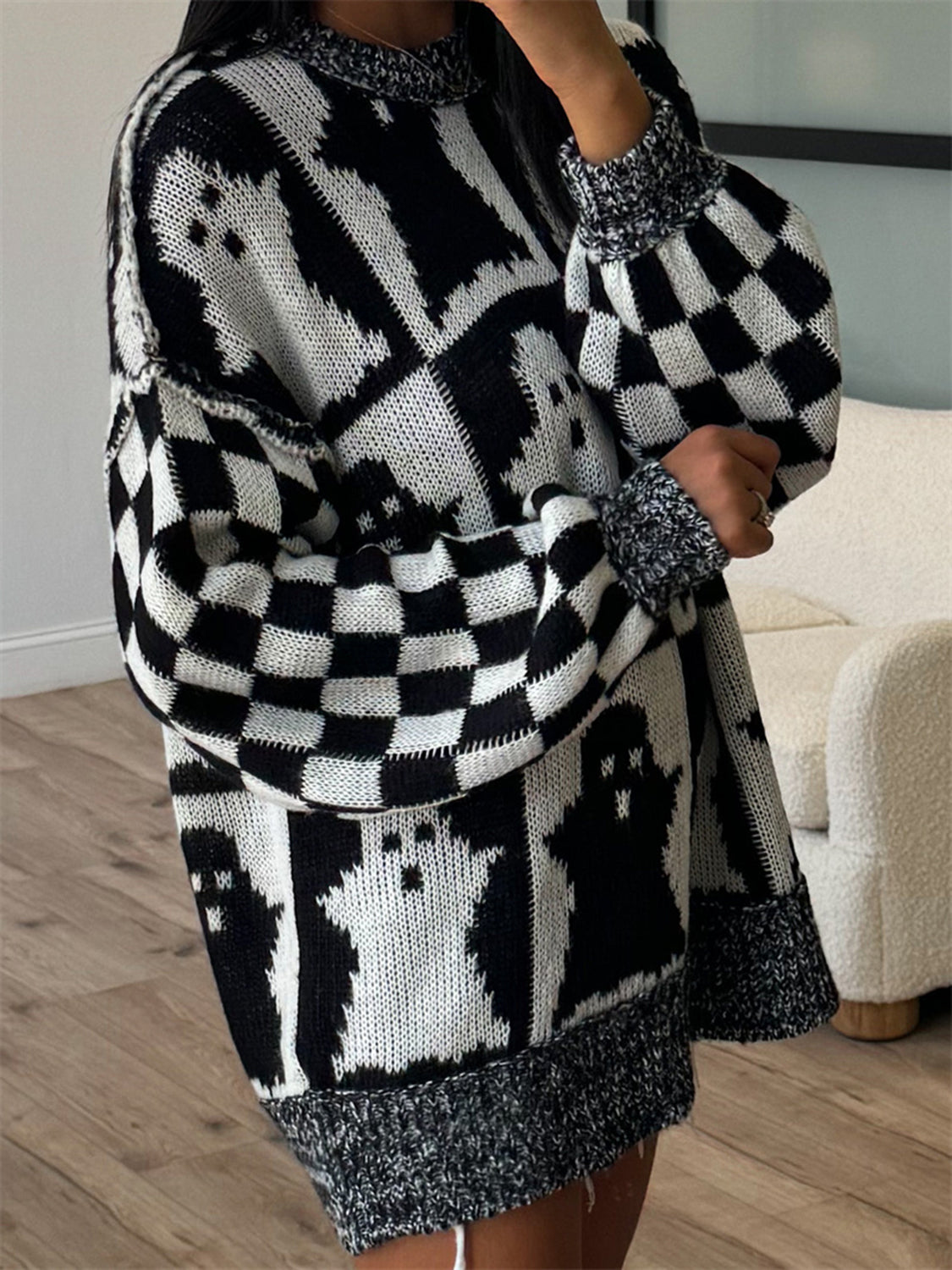 Cristina | Ghost long-sleeved sweater with low shoulders