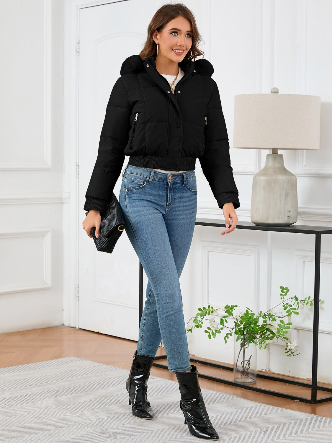 Eleonora | Long-sleeved, cropped winter coat with hood and pockets
