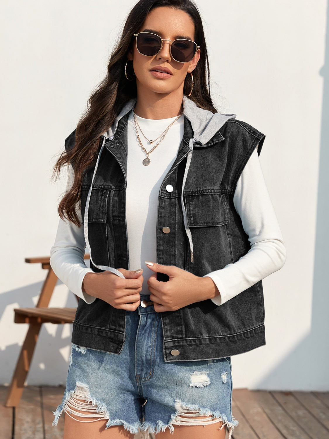 Ulla | Sleeveless denim jacket with drawstring and buttons