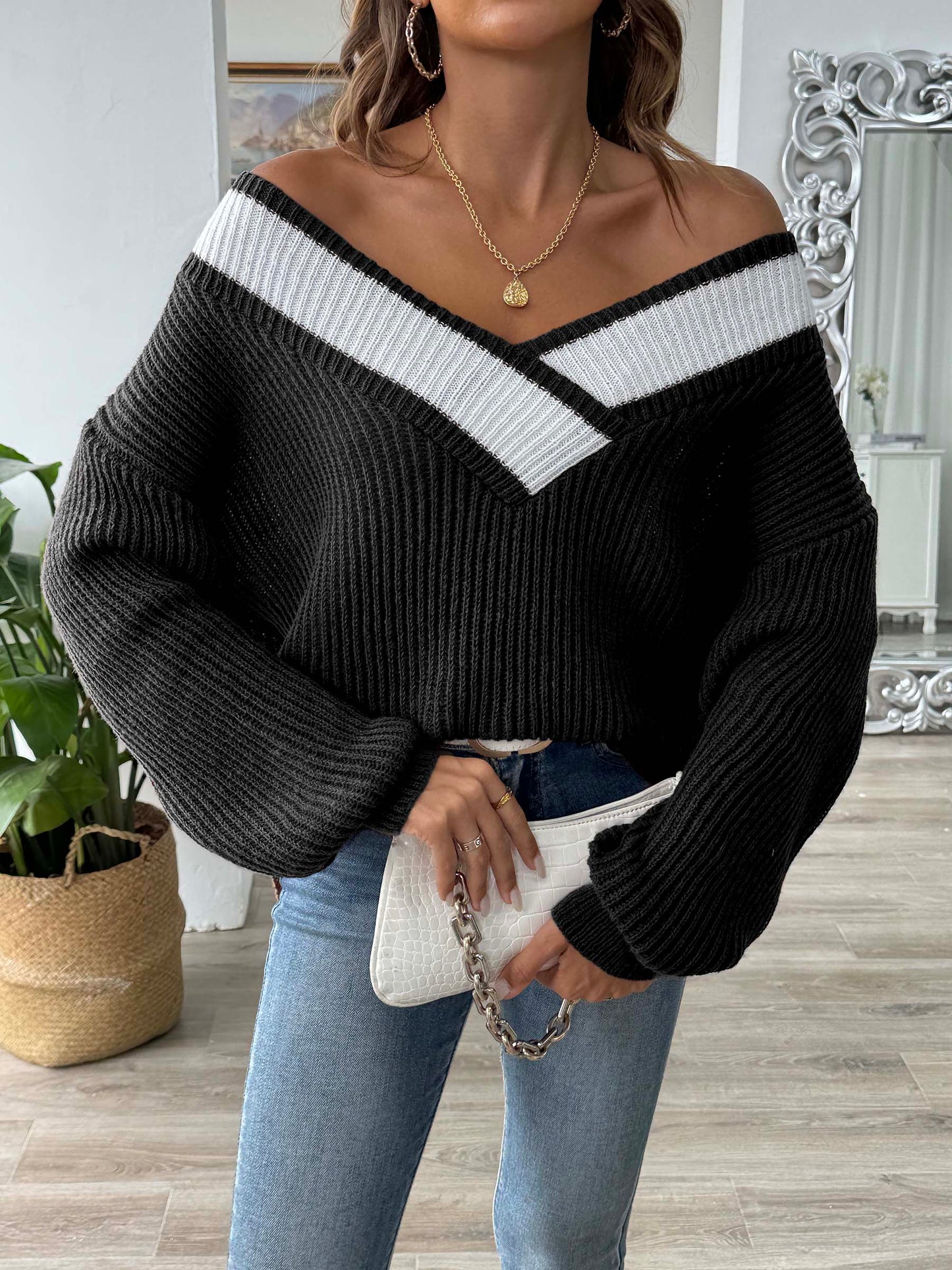 Alma | Jumper with contrasting colors and relaxed shoulders