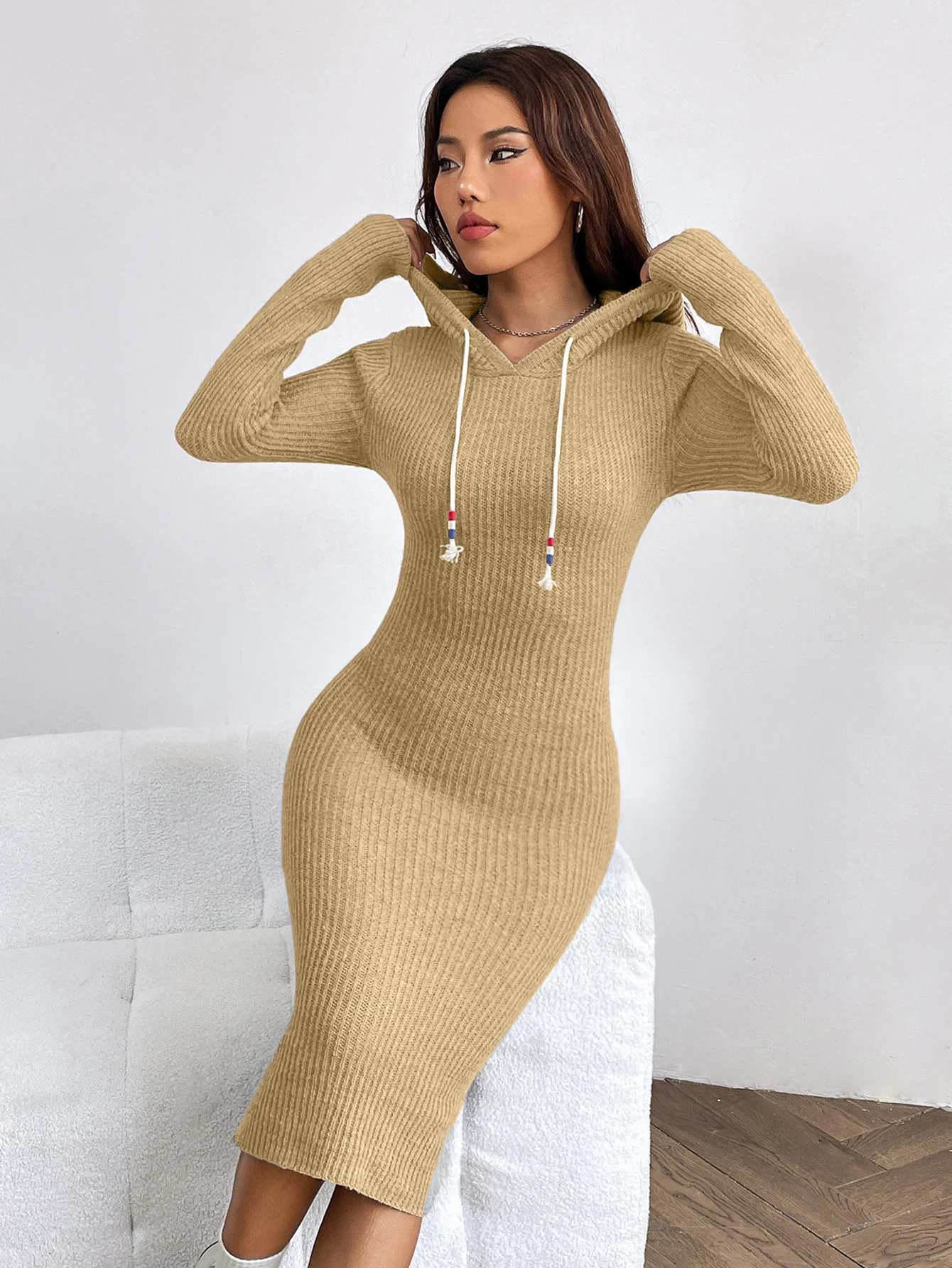 Griselda® | Comfortable dress with a hood.