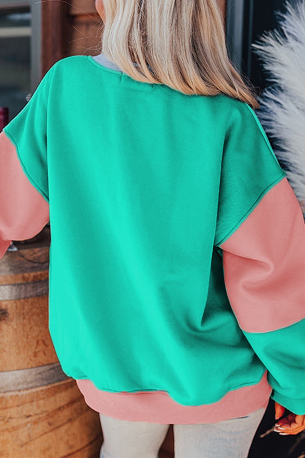 Greta | Color block sweatshirt with a crew neck and long sleeves