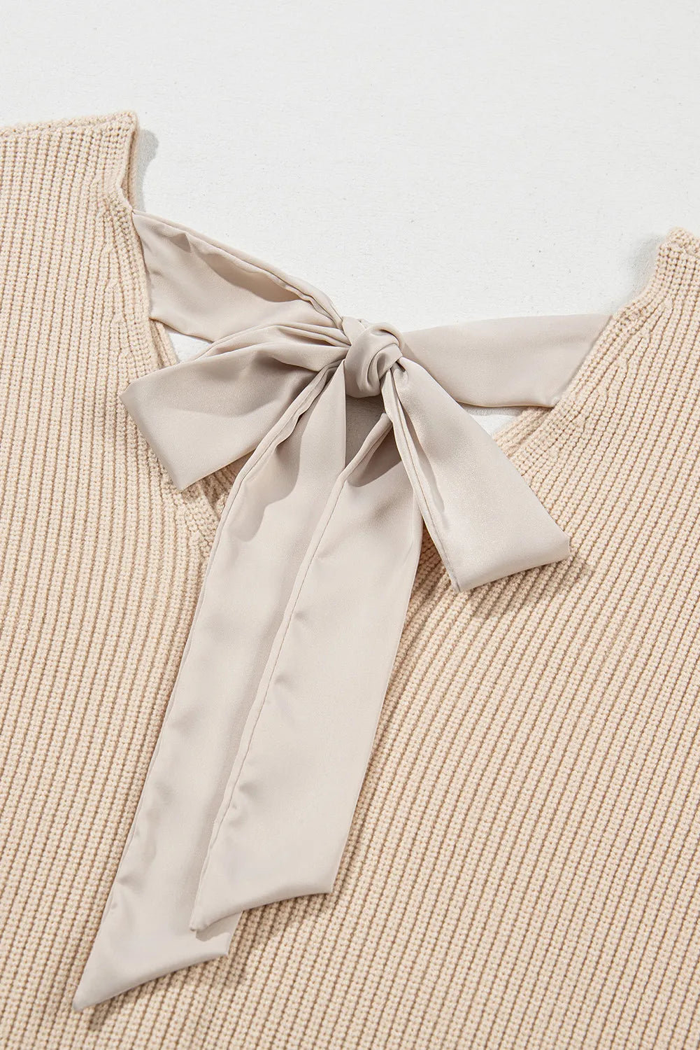 Giorgia | Long-sleeved sweater with a tied V-neck