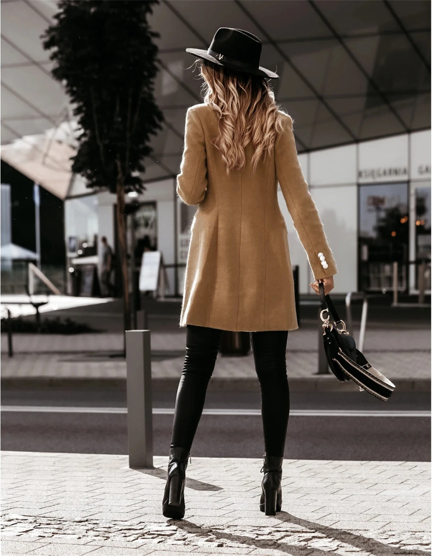 Hilda | Elegant and casual winter garment