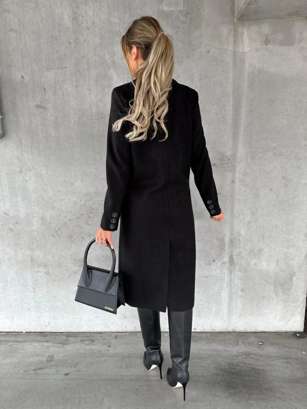 Renata | Casual and effortless winter garment