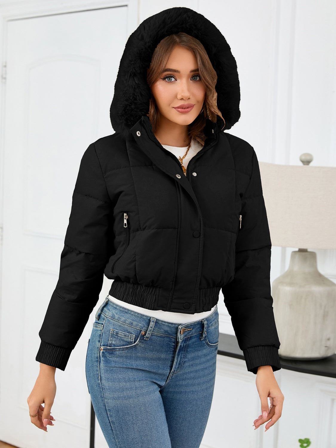 Eleonora | Long-sleeved, cropped winter coat with hood and pockets