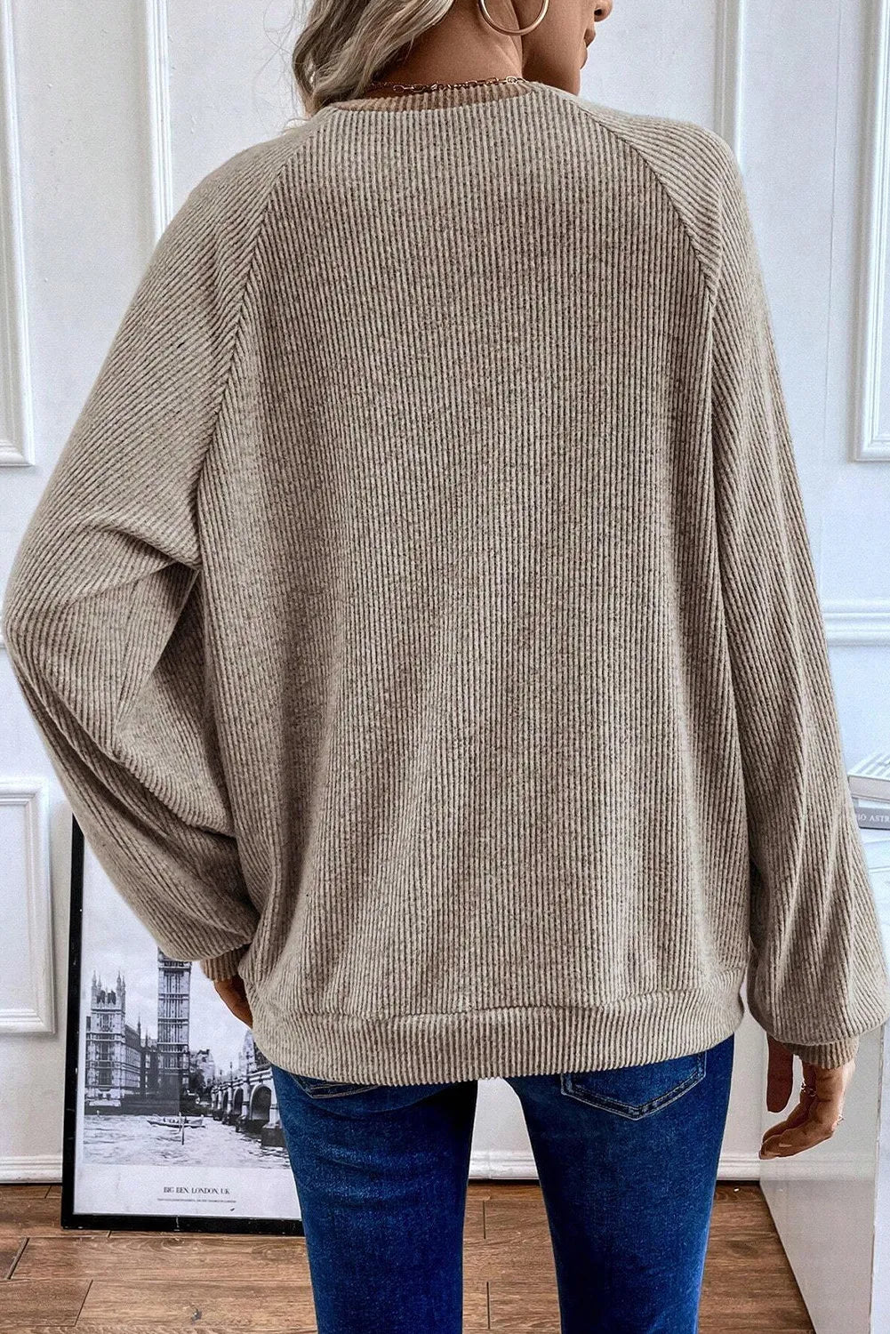 Annabelle | Long sleeve blouse with quarter buttons