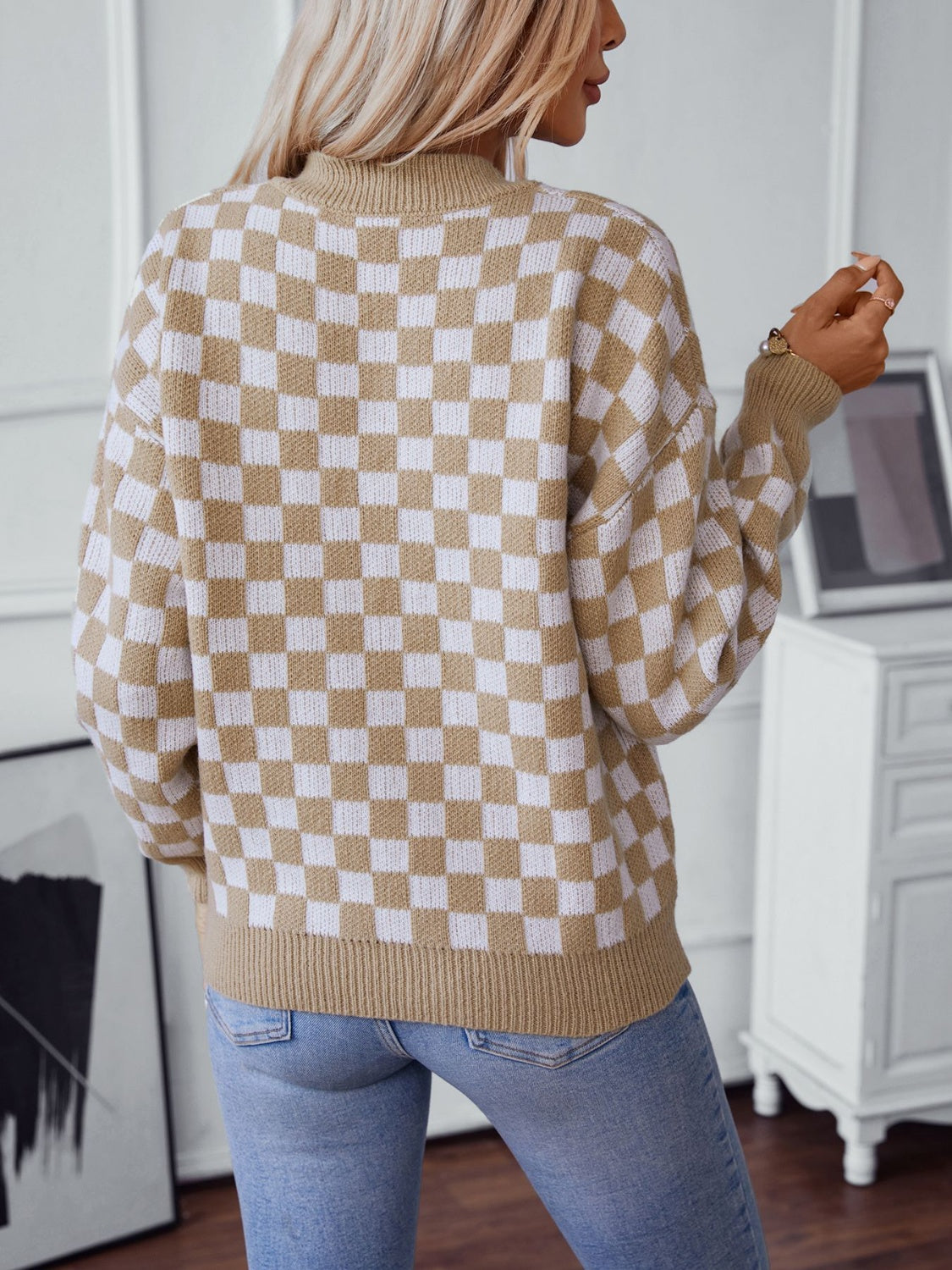 Mariana | Checked sweater with a V-neck and dropped shoulders