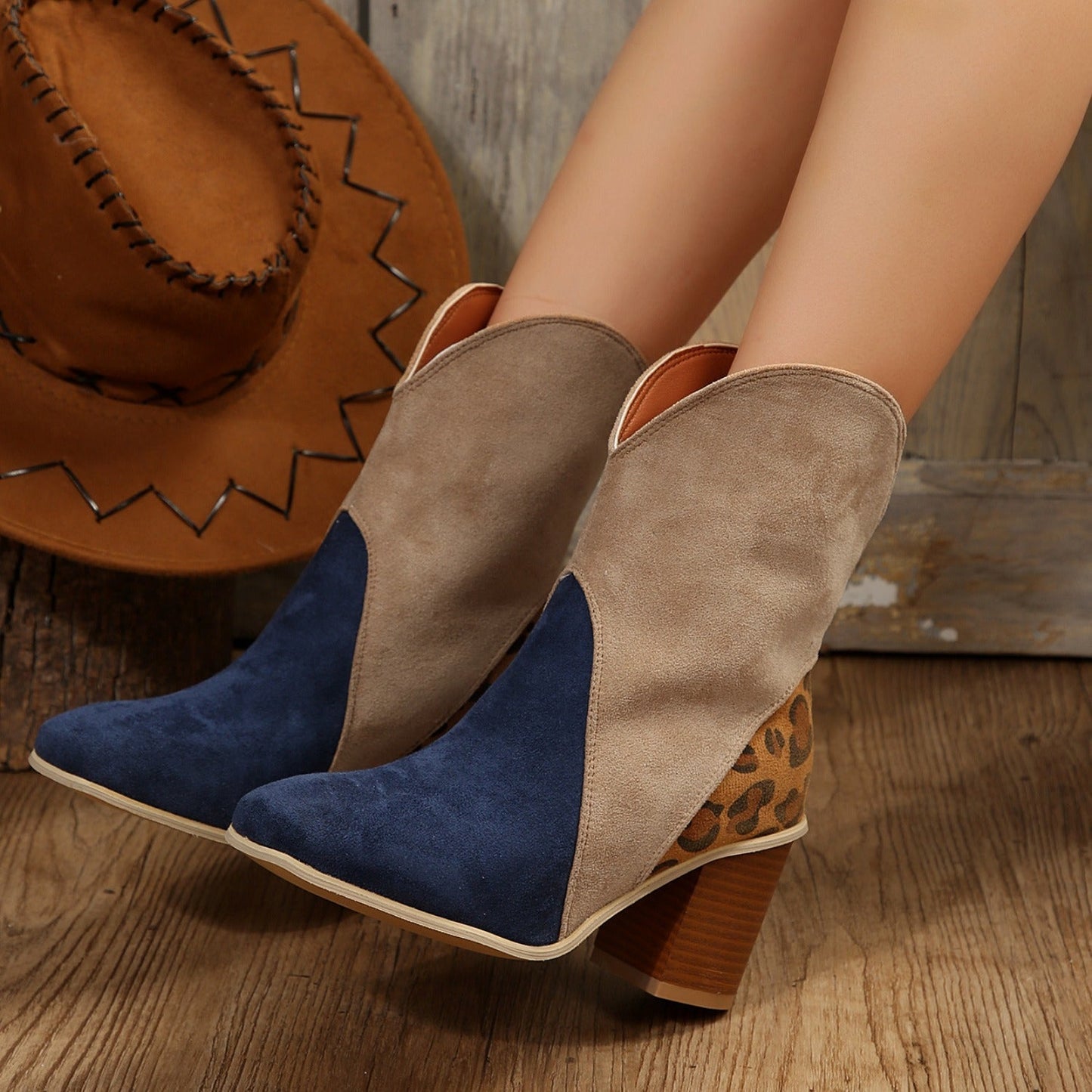 Jenny | Durable orthopedic boots
