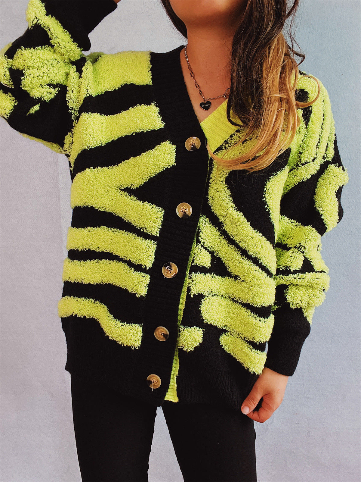 Lea | Contrast color long sleeve cardigan with buttons