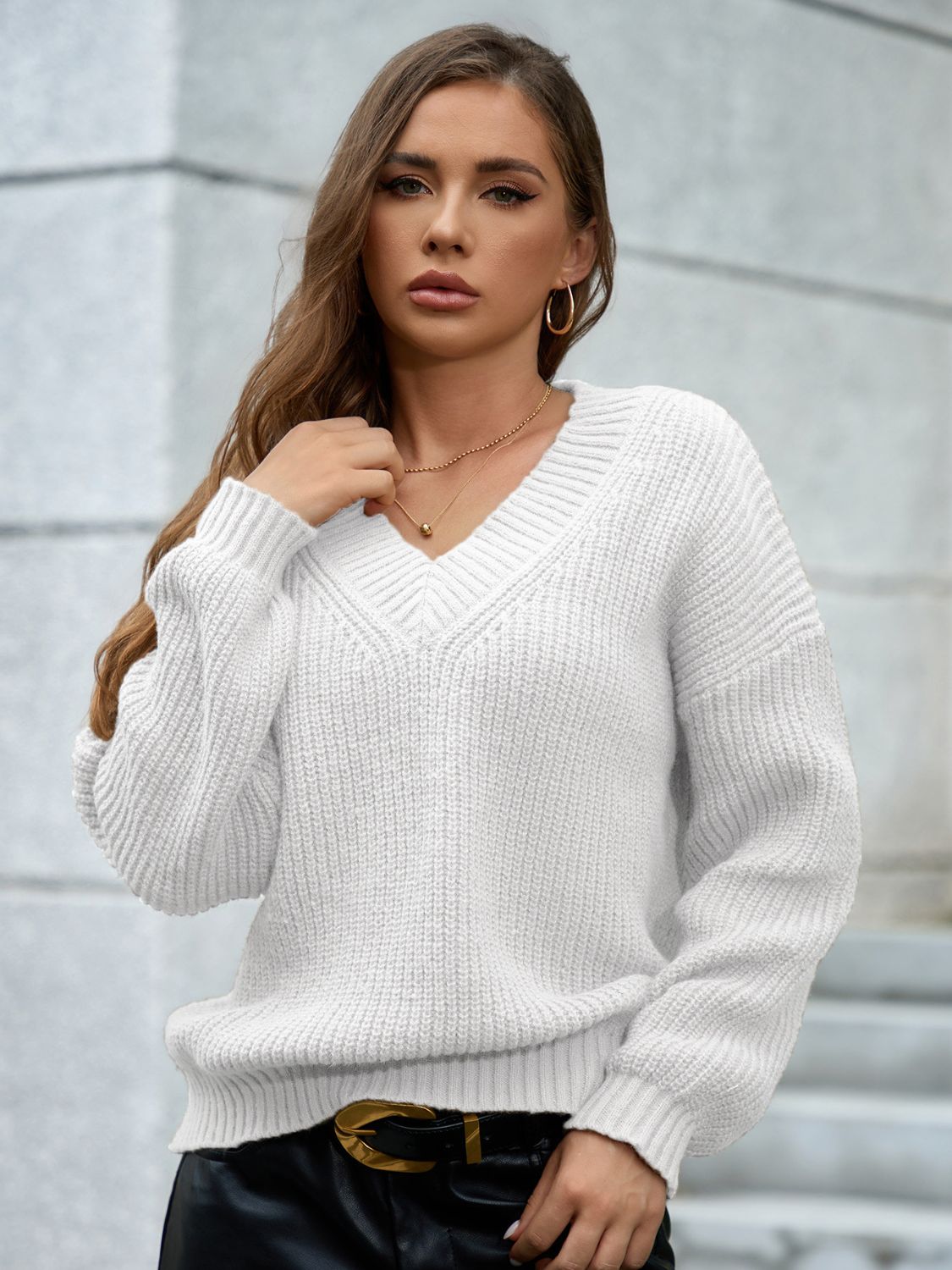 Gisela | Long-sleeved sweater with a V-neck and dropped shoulders