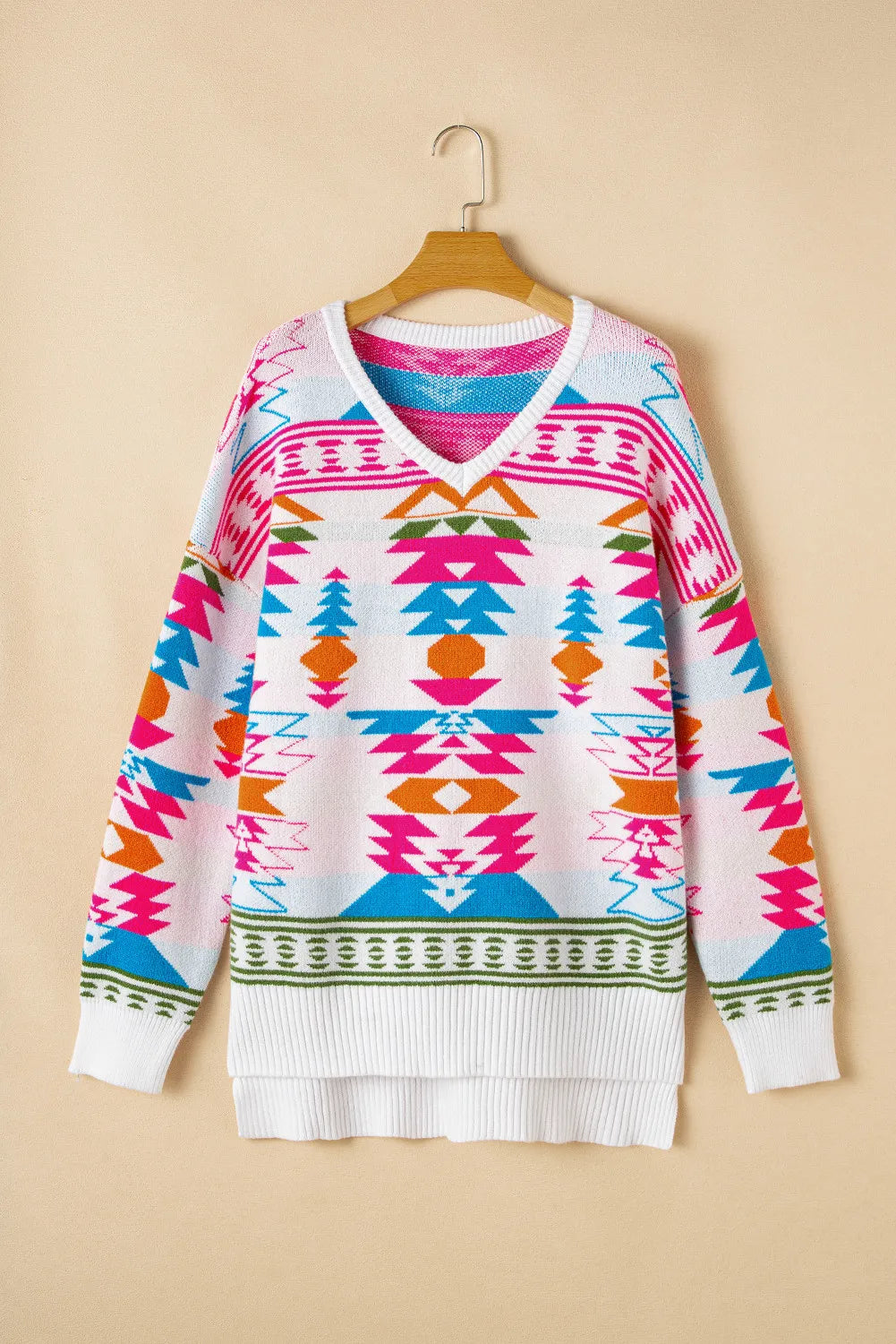Monique | Long-sleeved sweater with a geometric V-neck