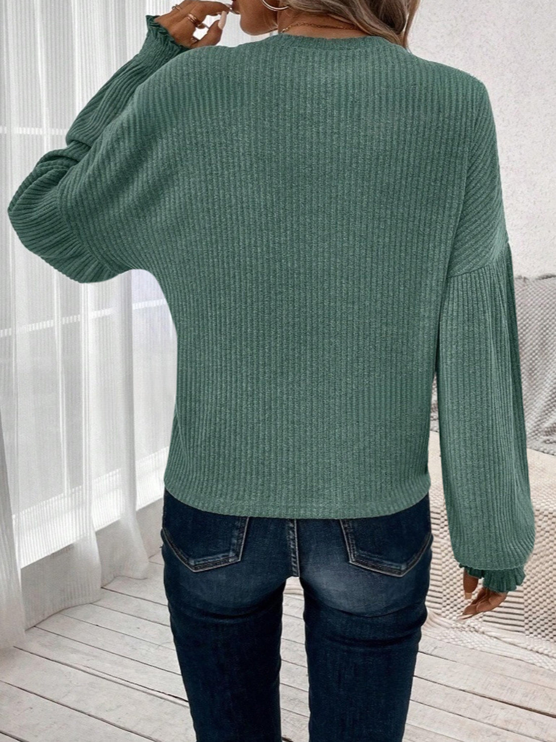 Olivia | Ribbed crew neck t-shirt with lantern sleeves