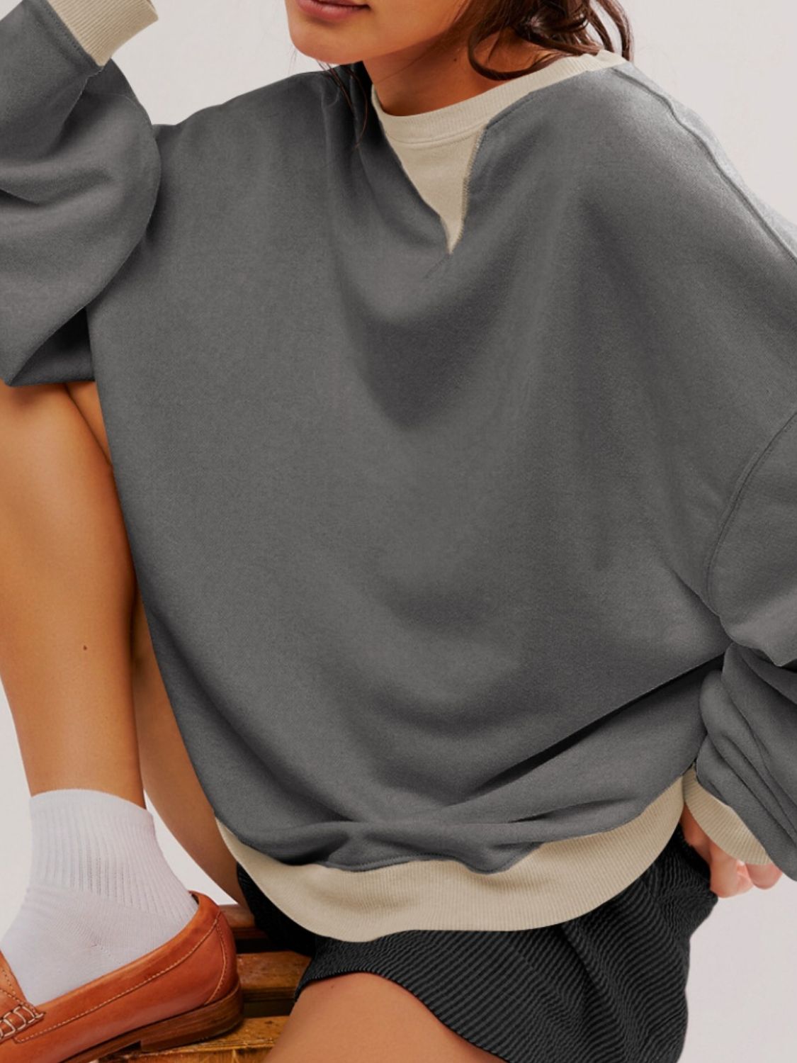 Ilona | Contrasting long-sleeved sweatshirt with dropped shoulders