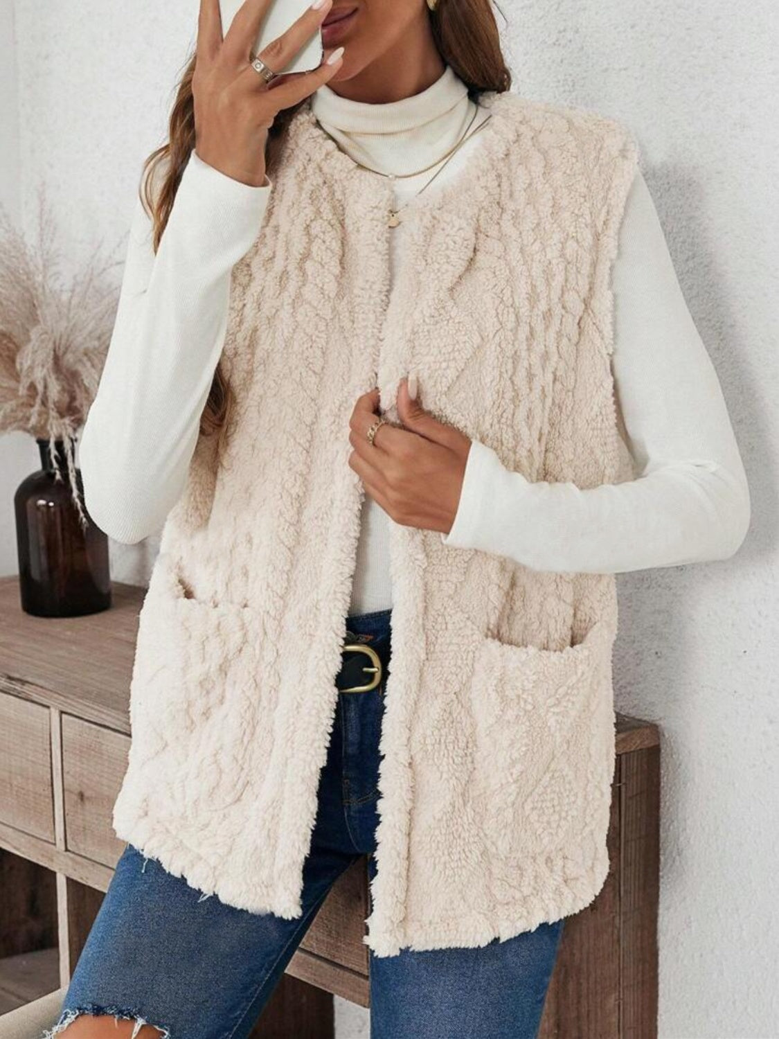 Graciela | Fluffy vest with open front and pockets