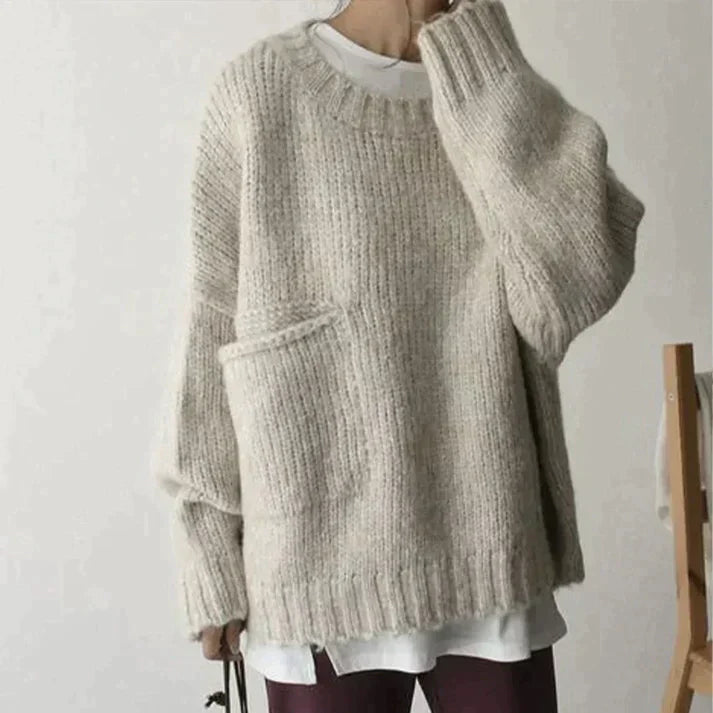 Noemí | Ivory oversized sweater with front pocket