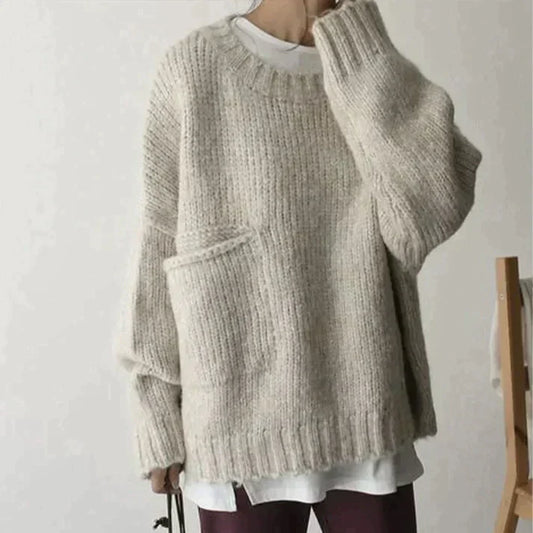 Noemí | Ivory oversized sweater with front pocket