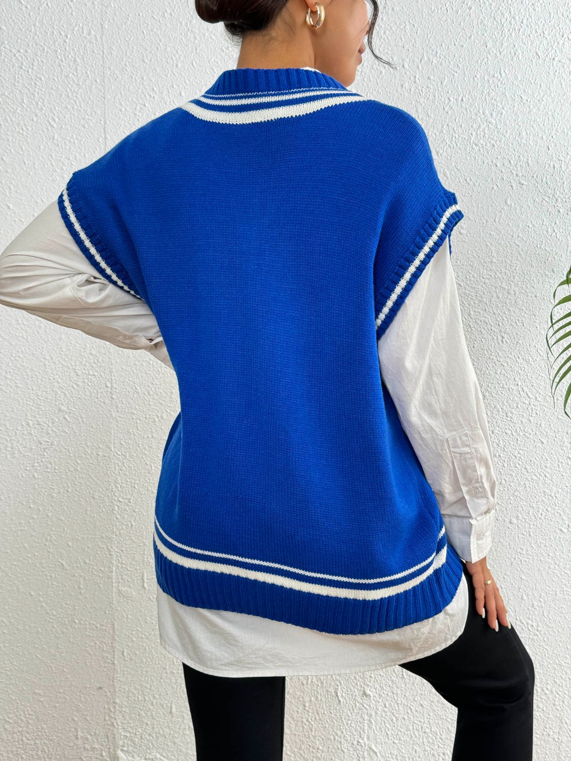 Margherita | Sweater vest with contrast trim and V-neck