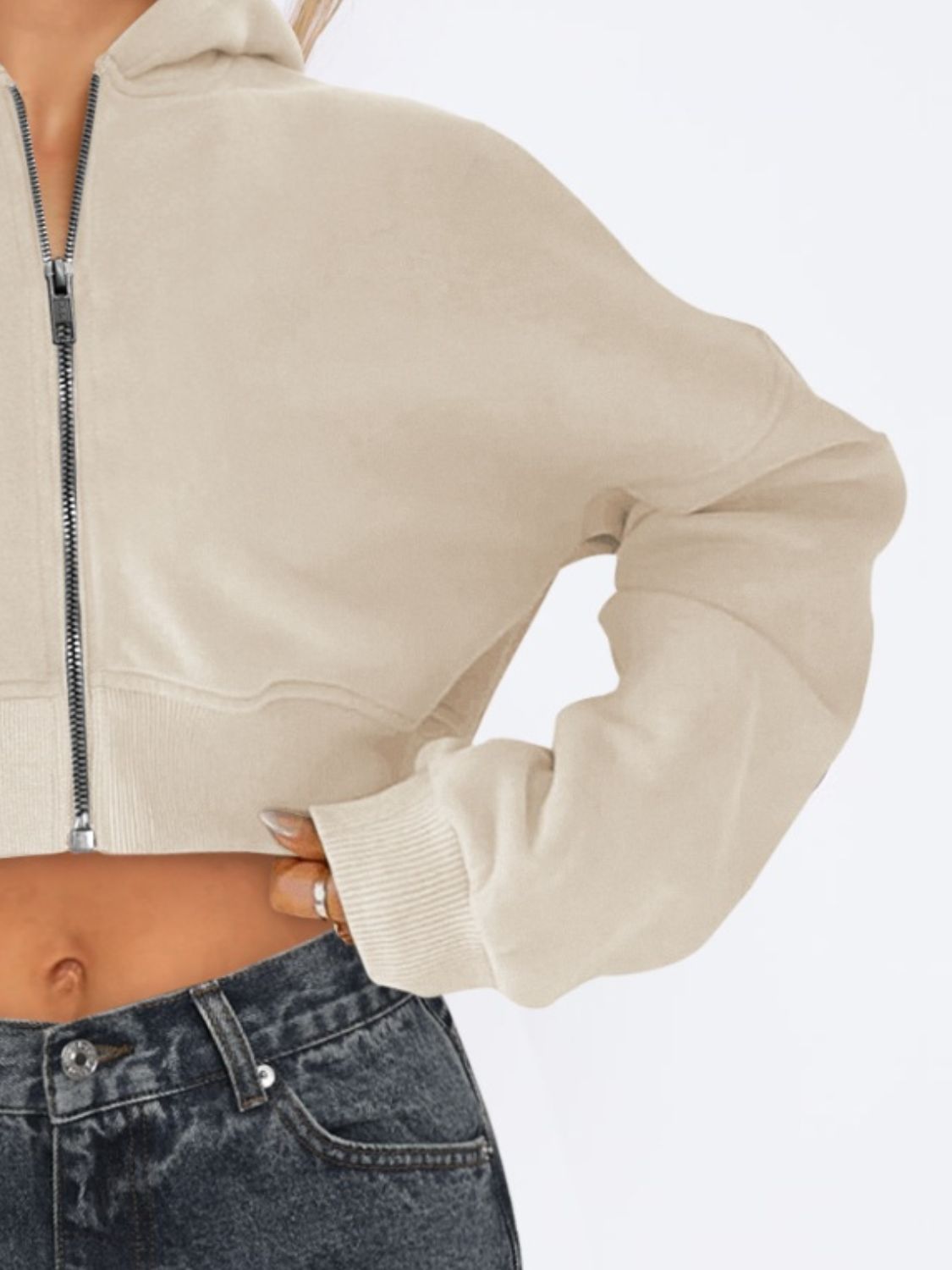 Evelyn | Cropped, long-sleeved jacket with hood and zip