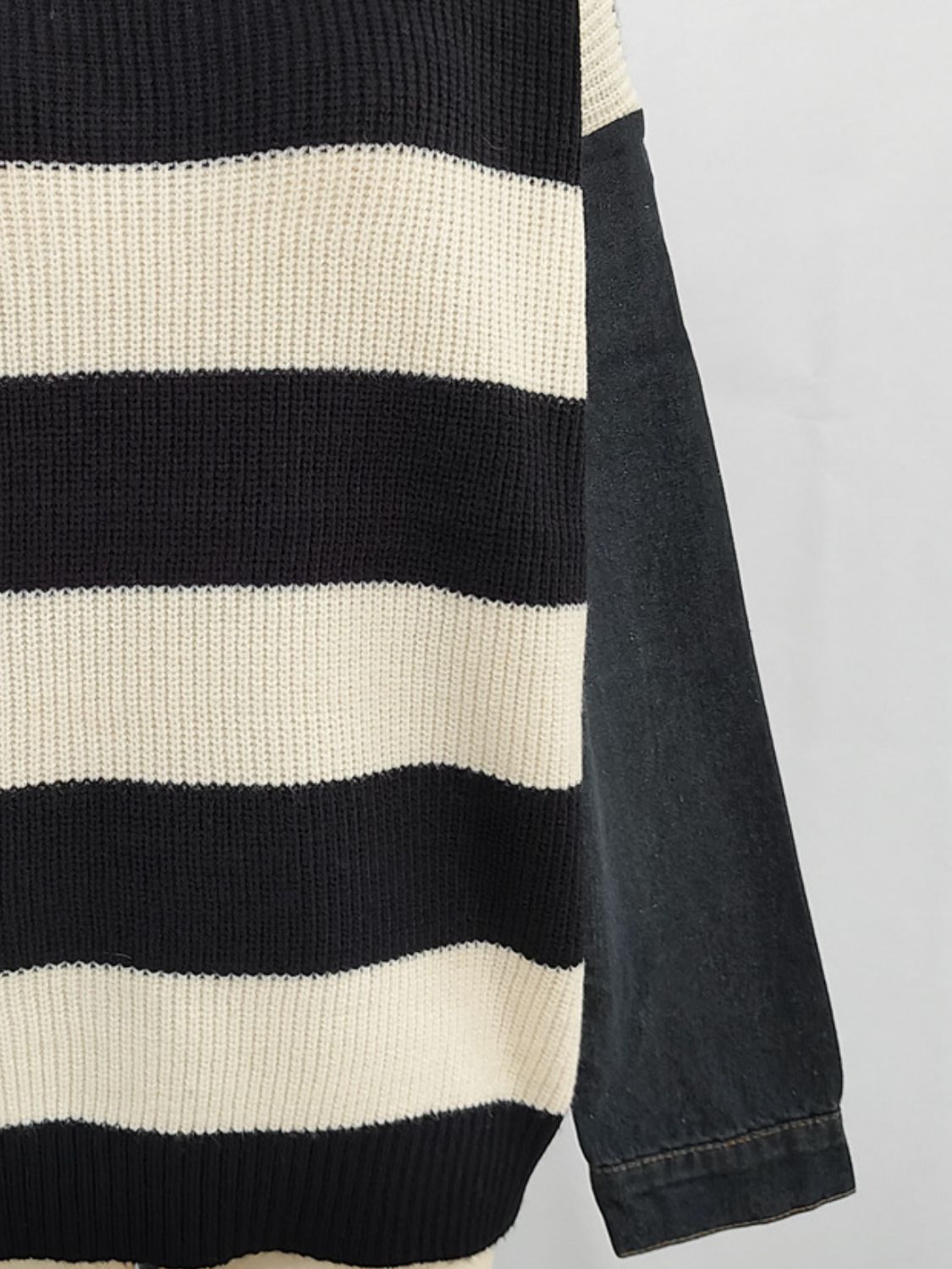 Johana | Contrasting long-sleeved sweater with a crew neck