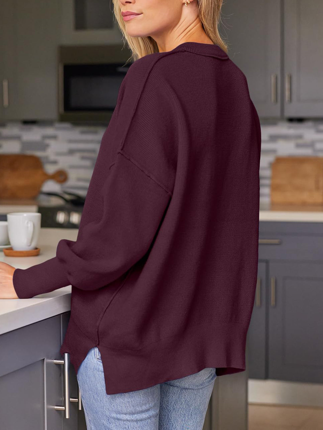 Evelyn | Slit sweater with a crew neck and dropped shoulders