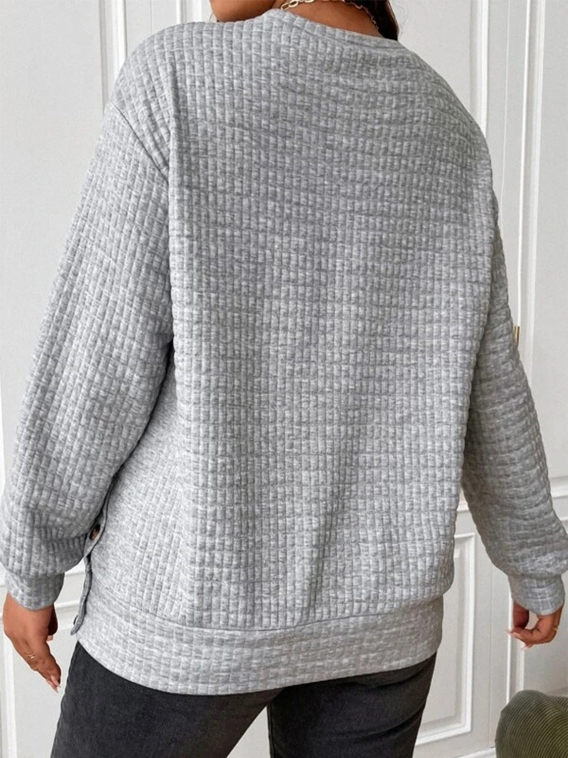 Martina | Structured long-sleeved crew neck sweatshirt