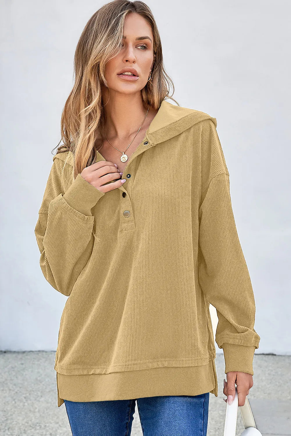 Elena | Hoodie with a half-length snap fastening and low shoulders