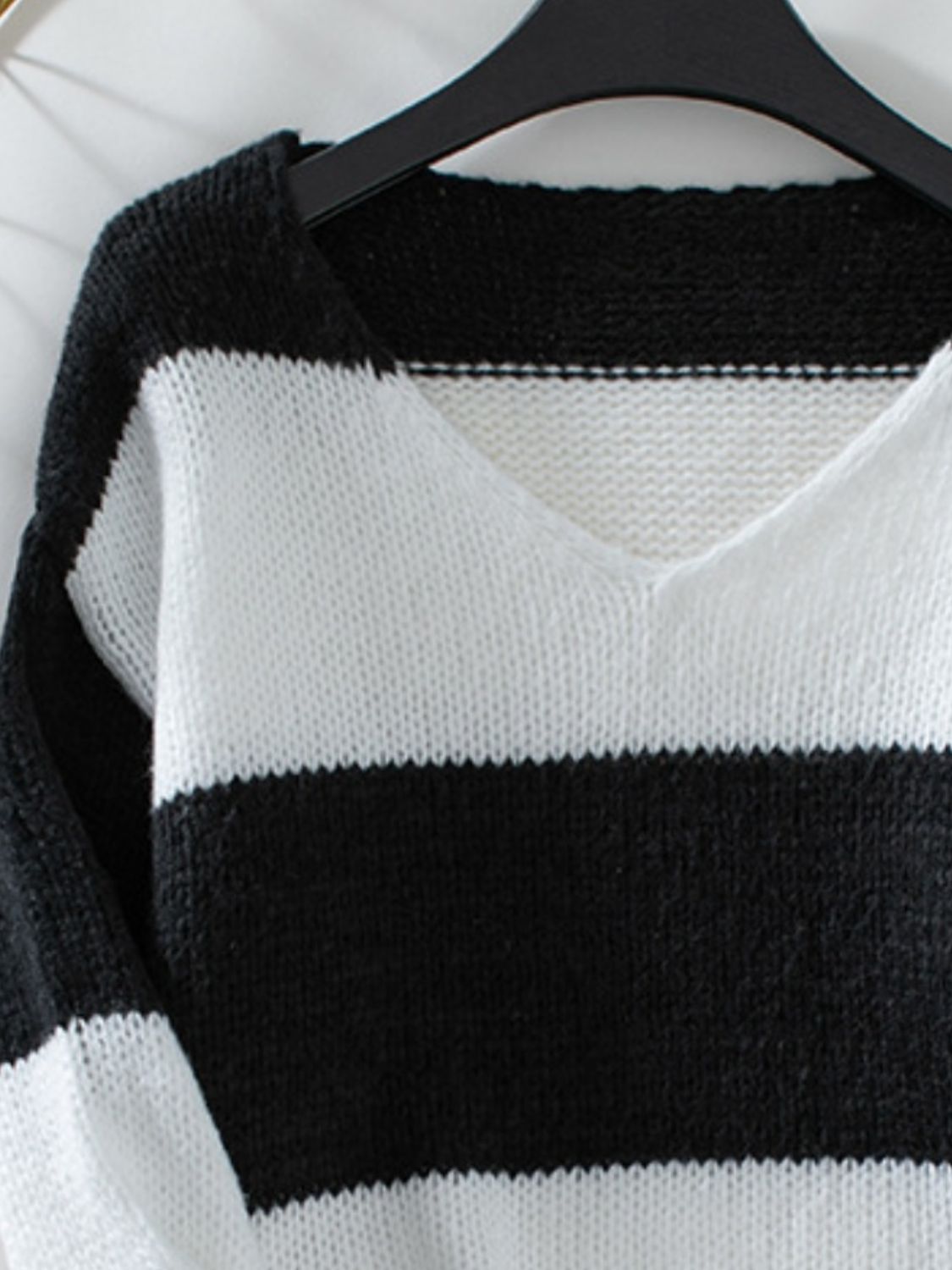 Rosario | Long sleeve color block V-neck sweater