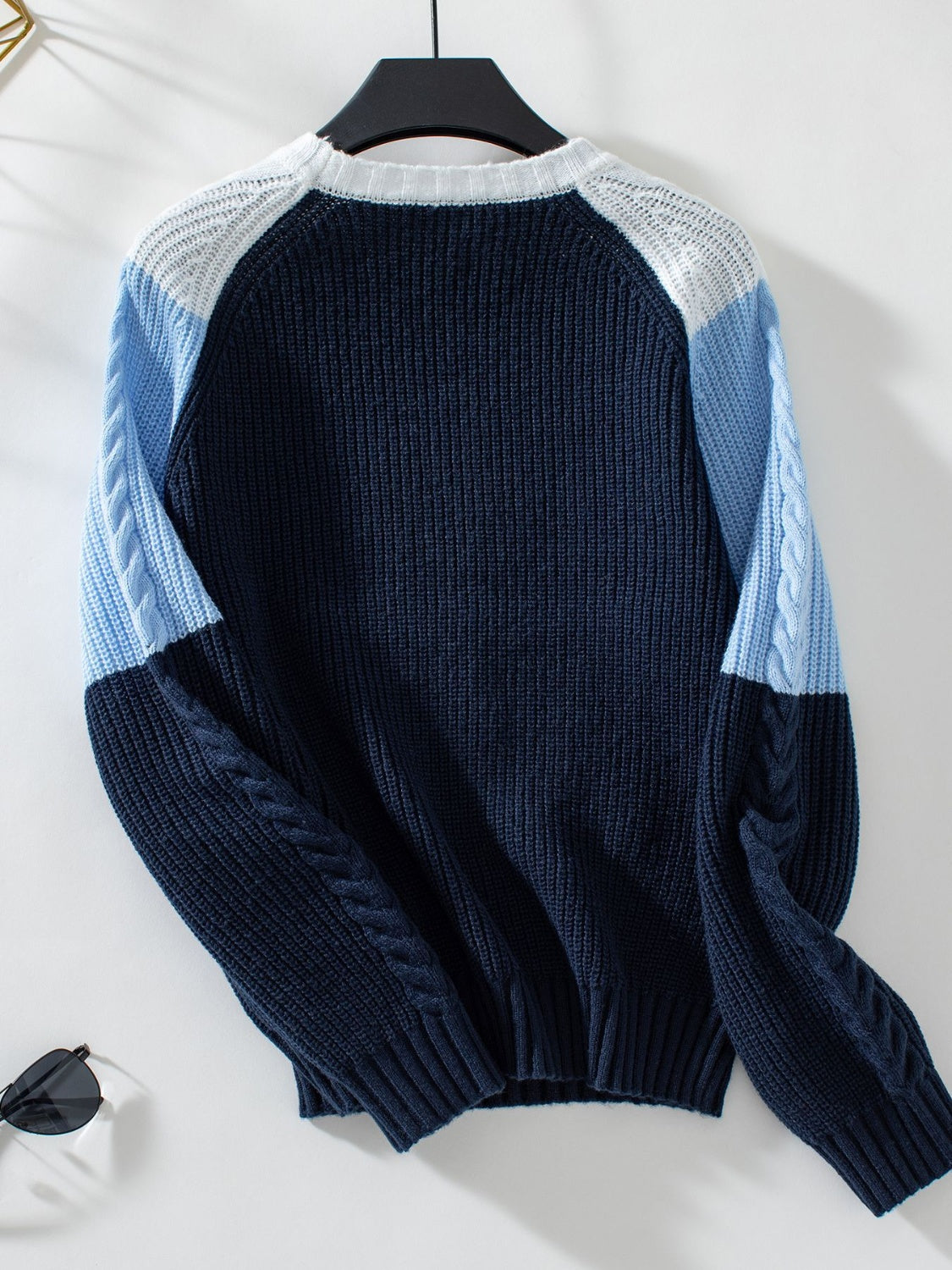 Nora | Color block sweater with a crew neck and long sleeves