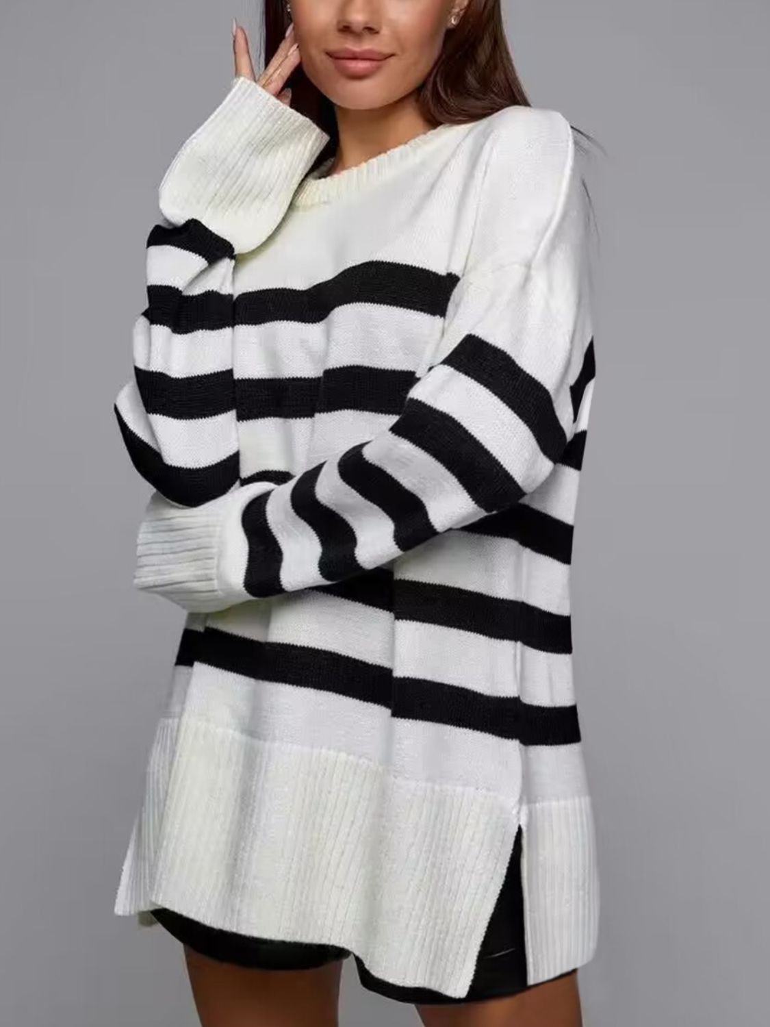 Lidia | Striped slit sweater with a crew neck