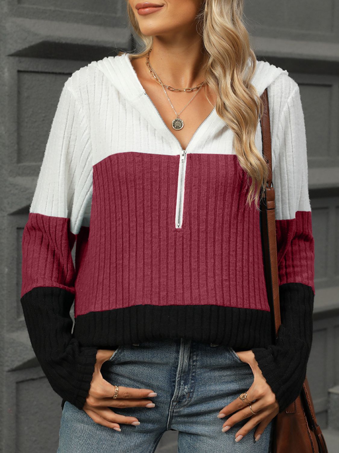 Amalia | Long sleeve t-shirt with a color block hood