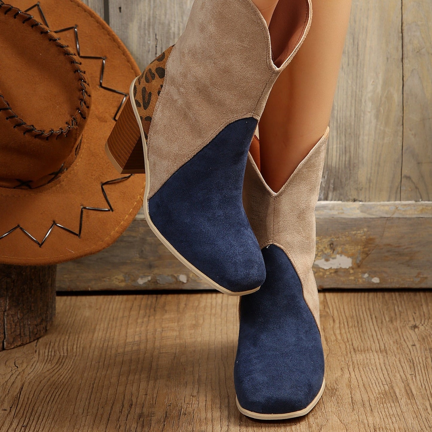 Jenny | Durable orthopedic boots