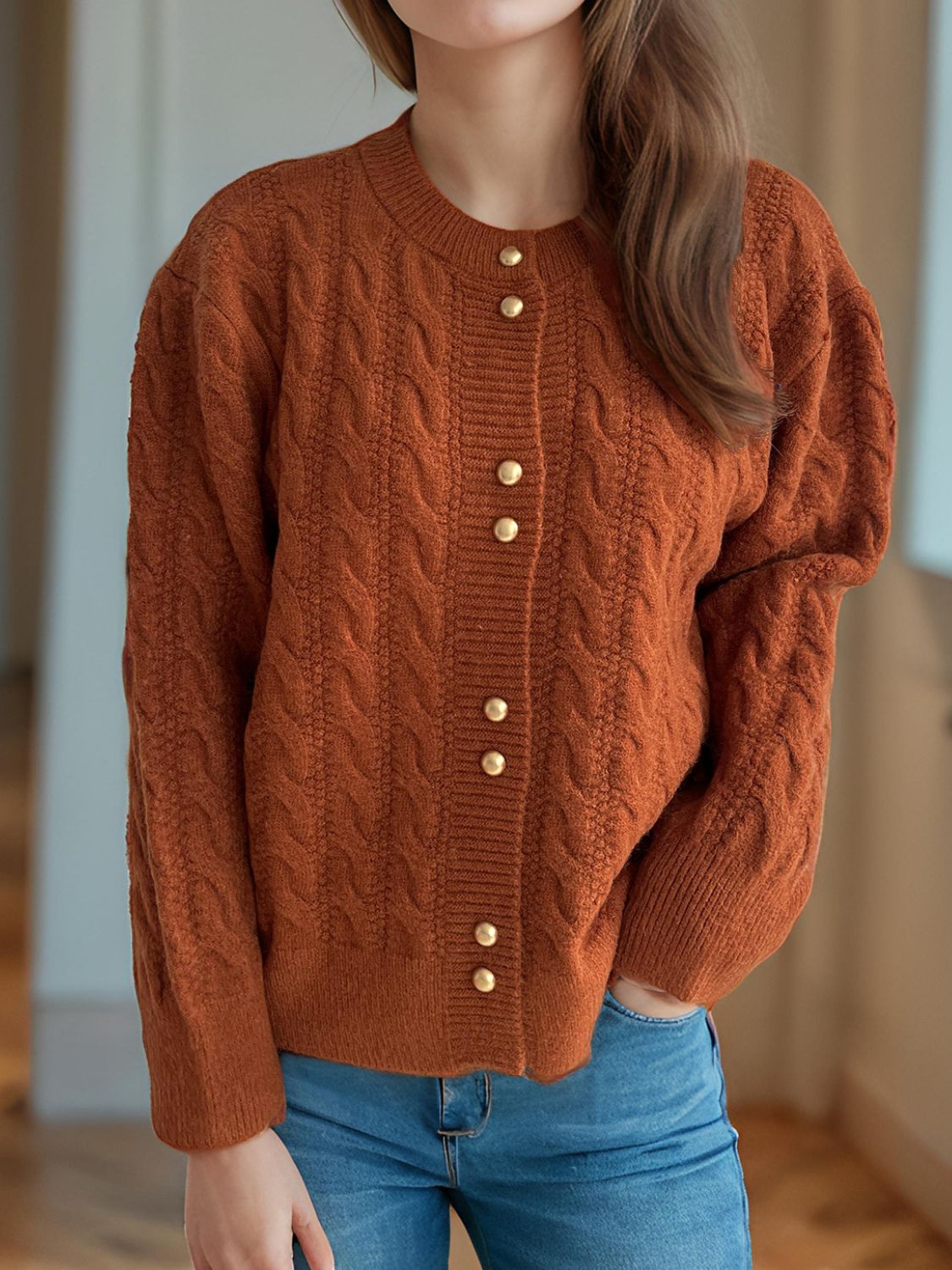 Cristina | Cable knit cardigan with a crew neck and long sleeves