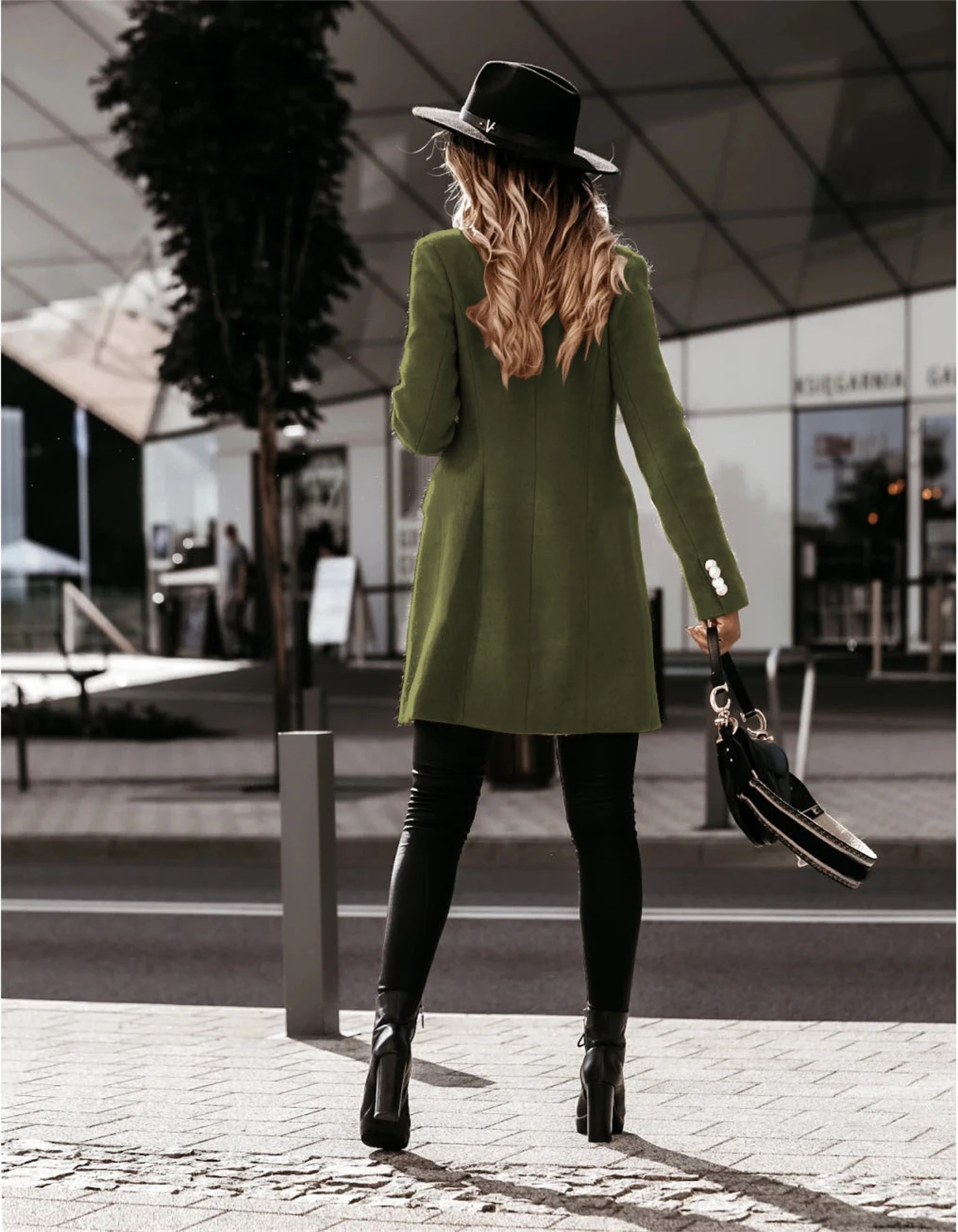 Hilda | Elegant and casual winter garment