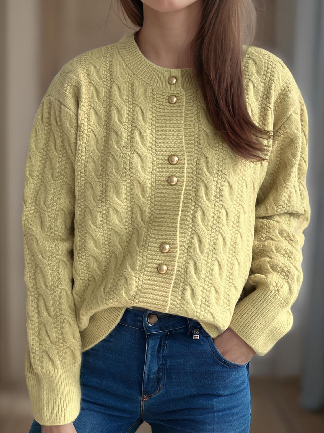 Cristina | Cable knit cardigan with a crew neck and long sleeves