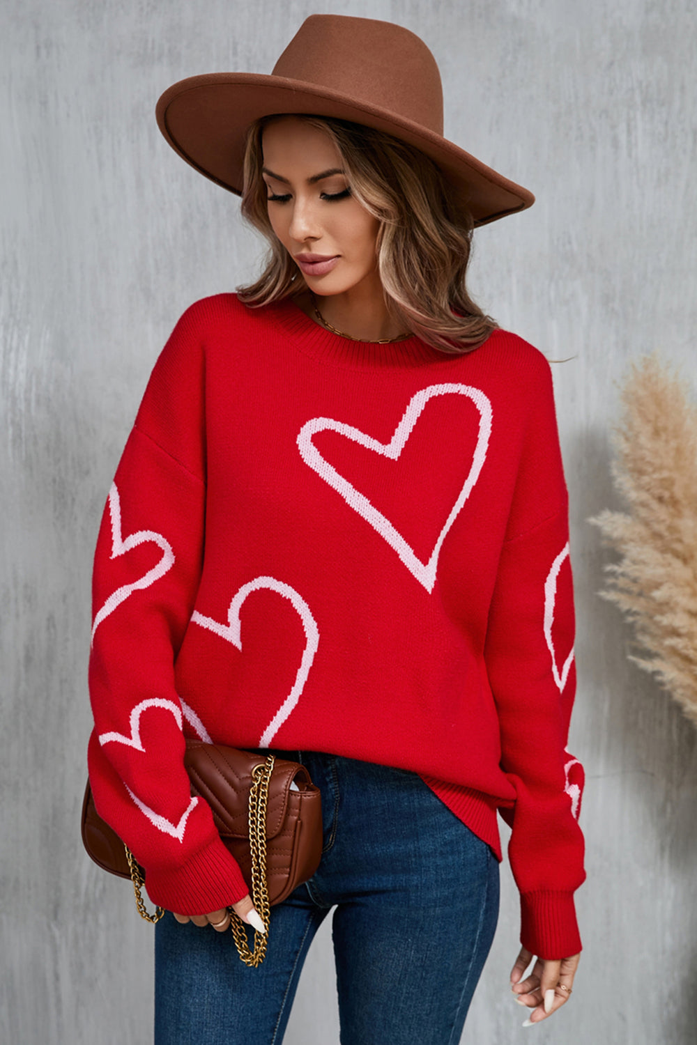 Elin | Heart-shaped, long-sleeved sweater with dropped shoulders