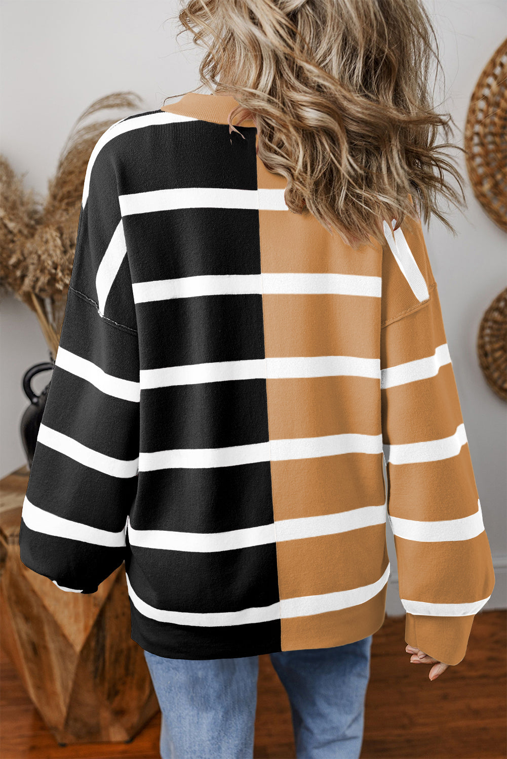 Leontien | Modern oversized sweater with contrasting colors