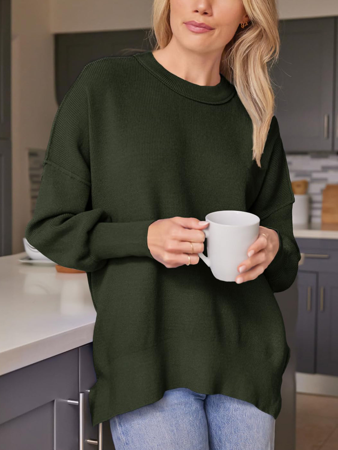 Evelyn | Slit sweater with a crew neck and dropped shoulders