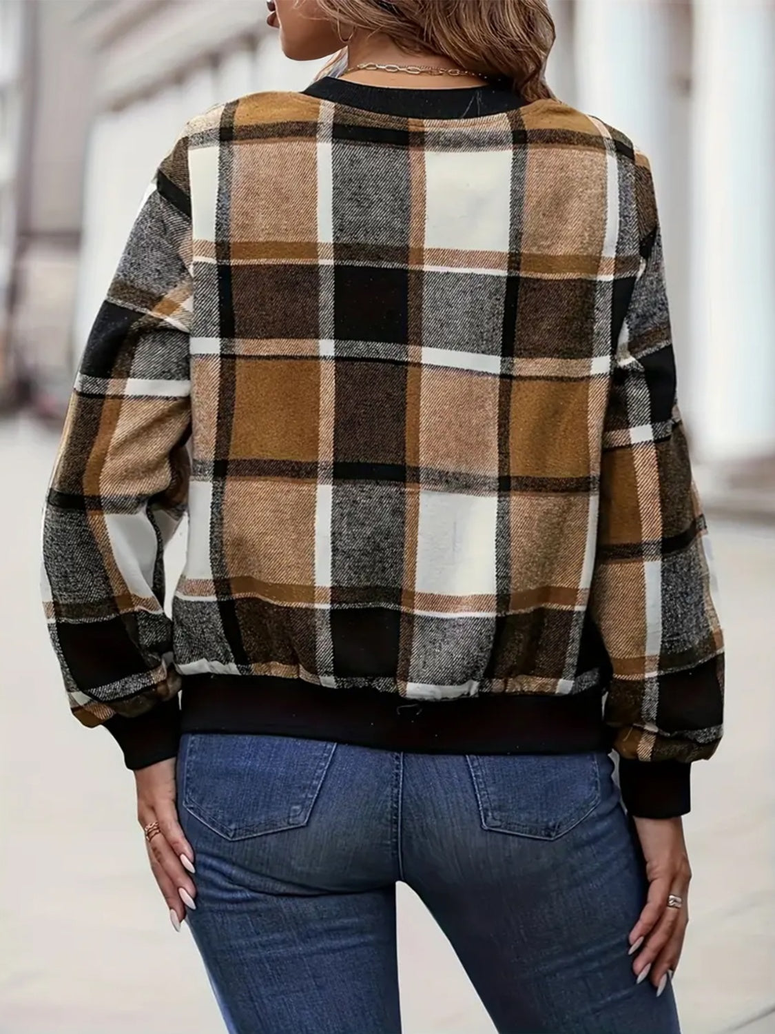 Klara | Oversized checked jacket with baseball collar and zip fastening