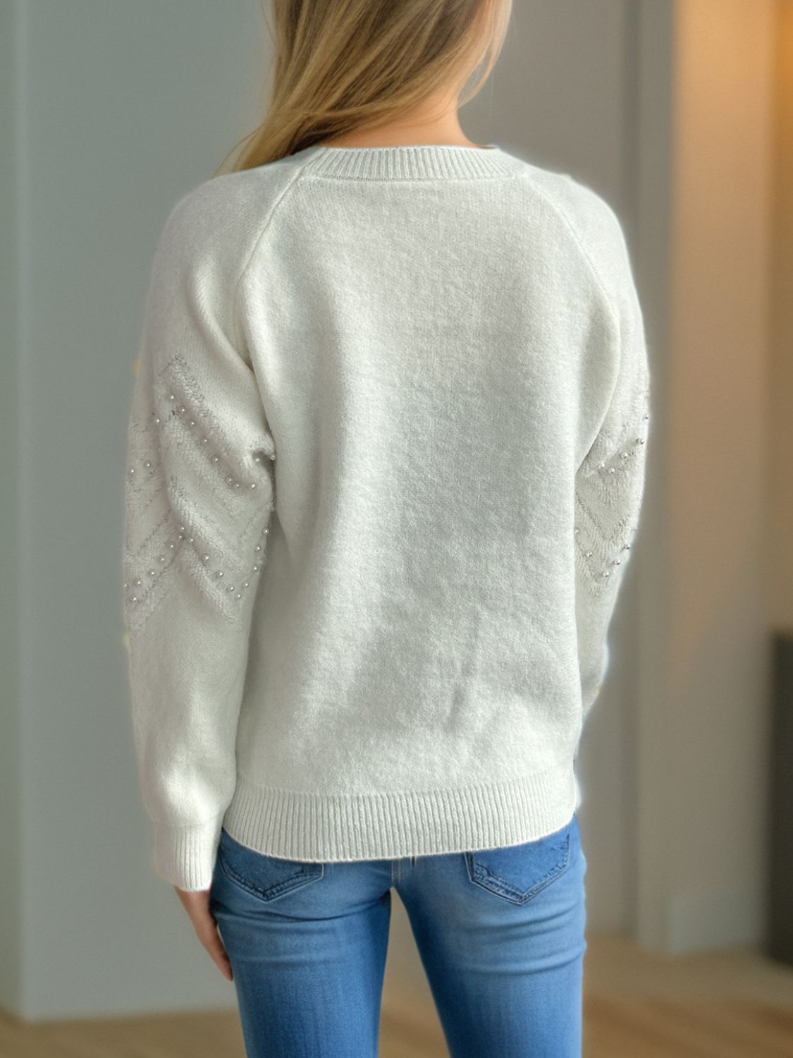 Concepcion | Round neck sweater with raglan sleeves and pearl trim