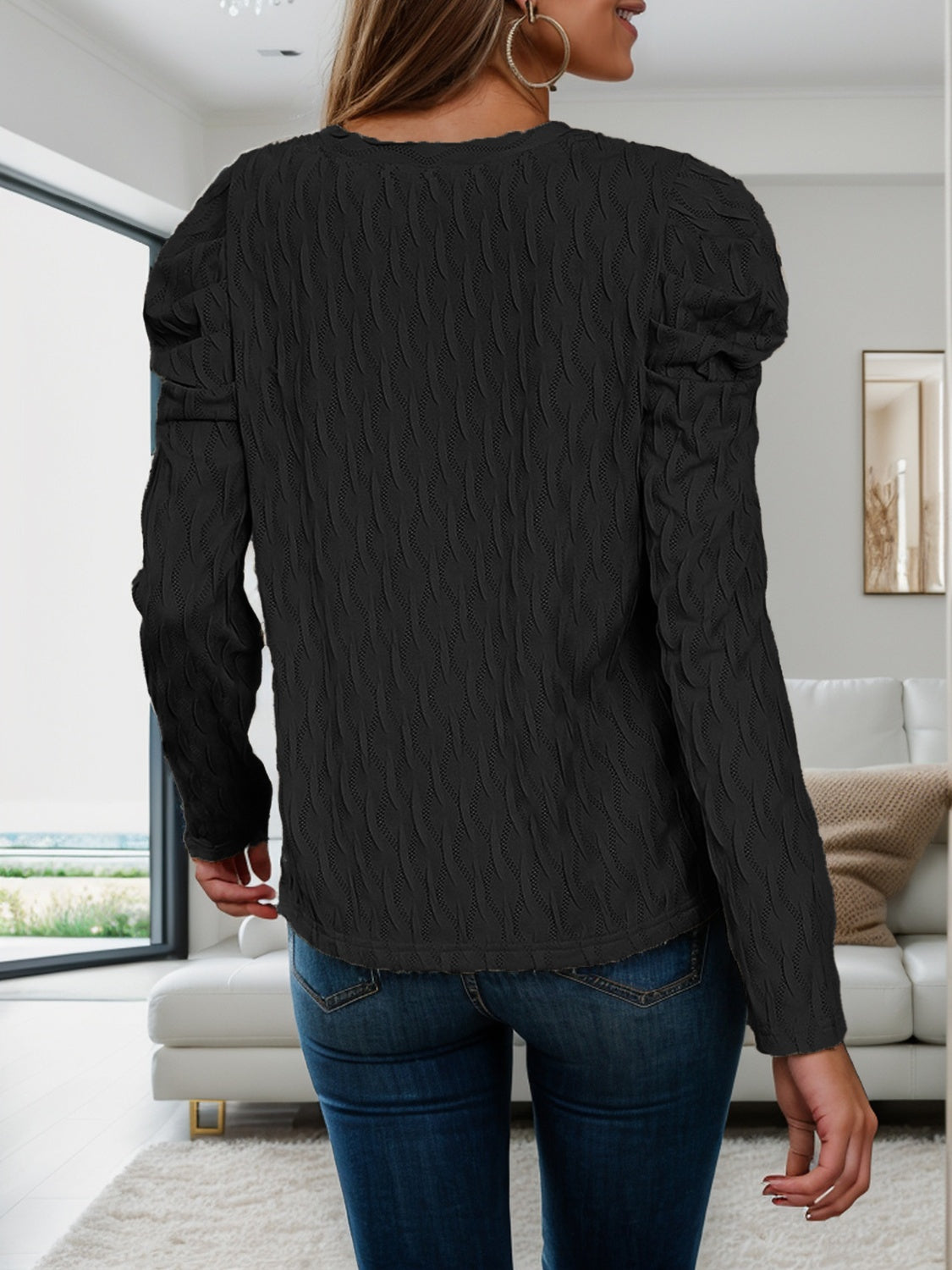 Manuela | V-neck top with puff sleeves