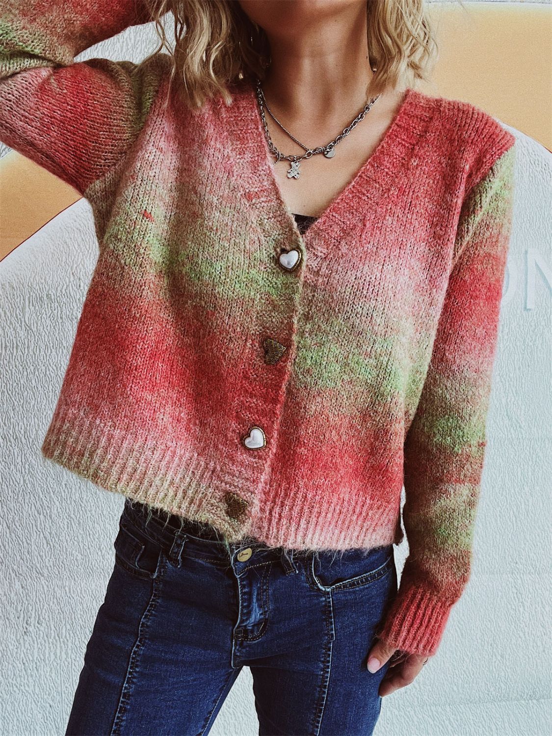 Estela | V-neck cardigan with gradient heart-shaped buttons
