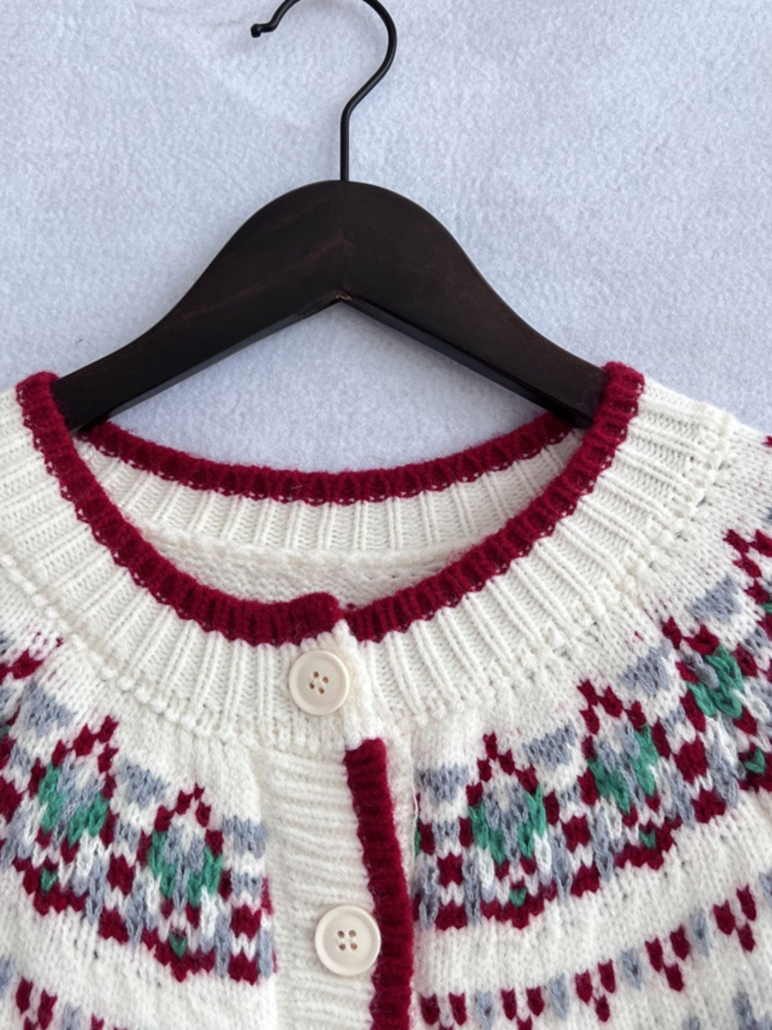 Diana | Long sleeve cardigan with a contrasting geometric crew neck