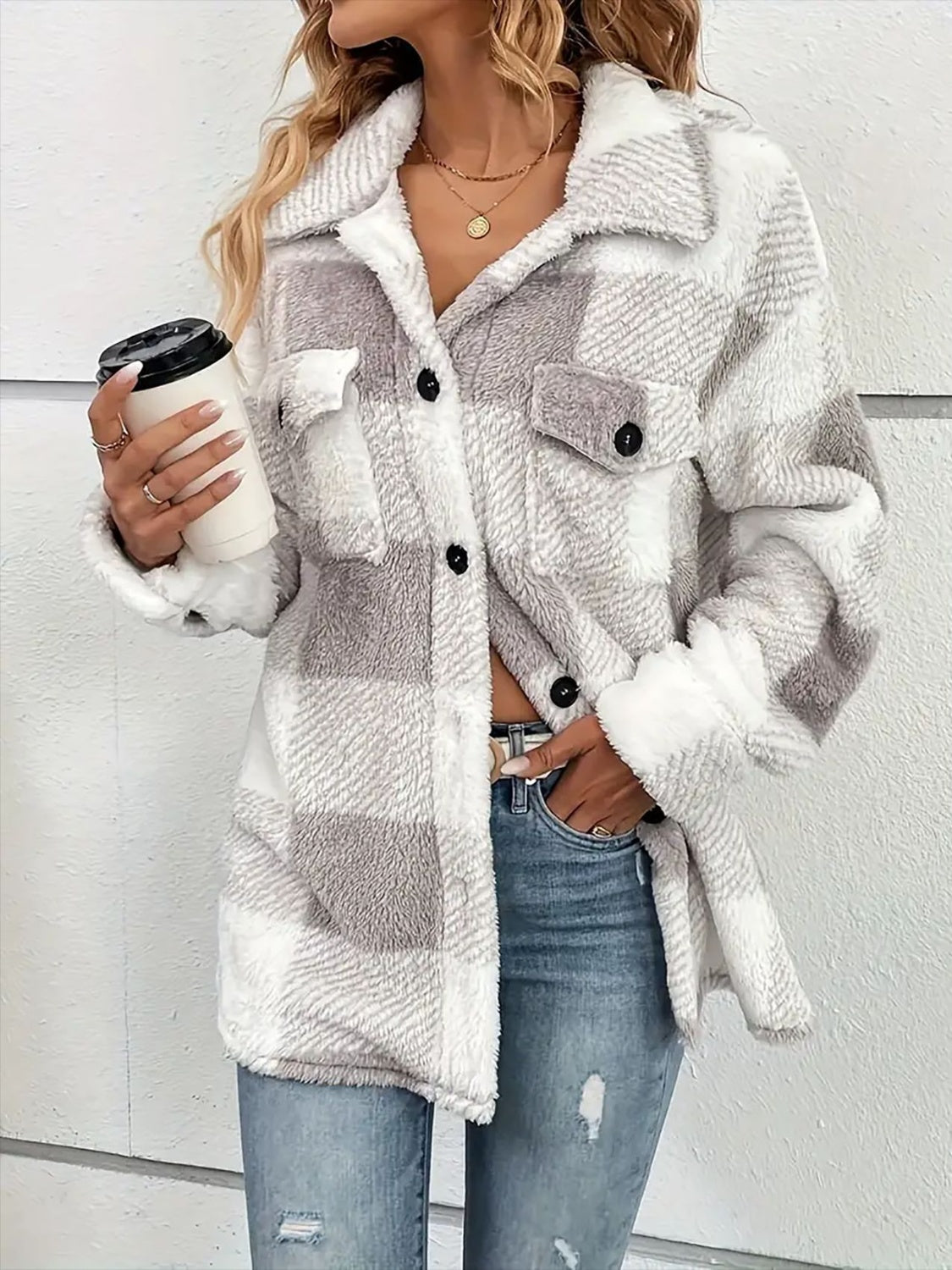 Nadia | Checked plush coat with dropped shoulders and long sleeves
